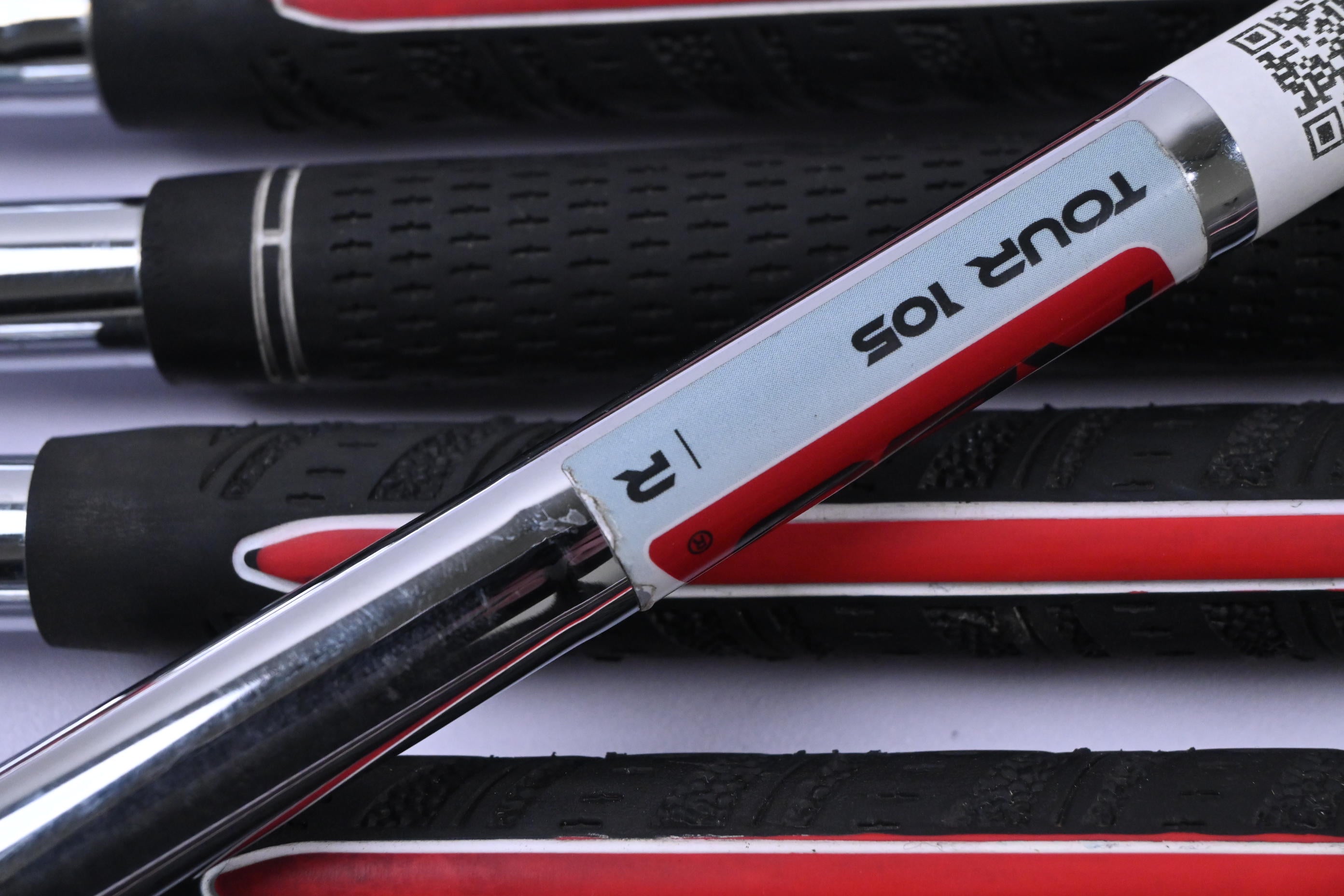 Wilson D7 Forged Irons / 4-PW+GW / Regular Flex KBS Tour 105 Shafts