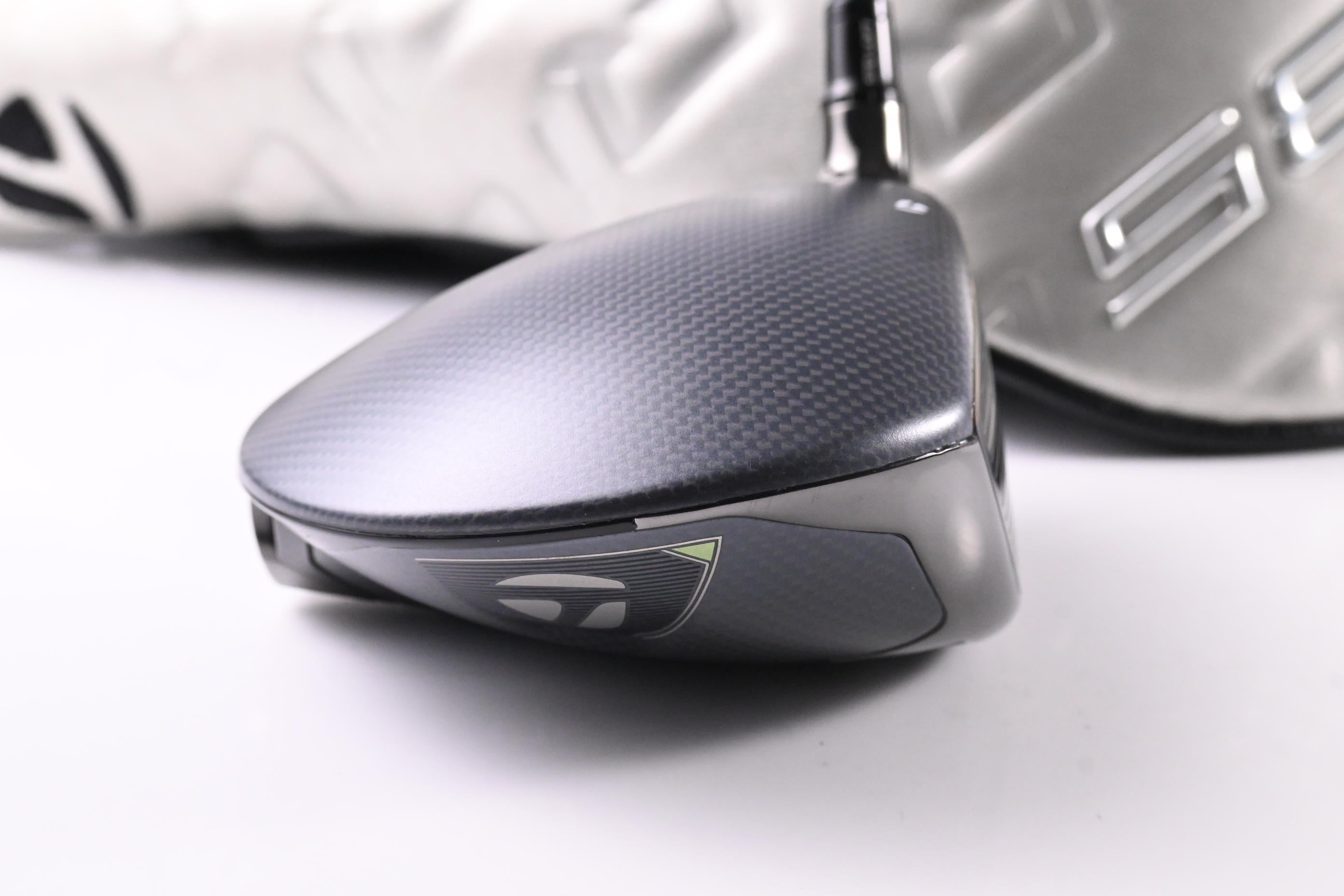 Taylormade Qi35 LS Driver / 8 Degree / Stiff Flex Kai'li Dark Waves White 70