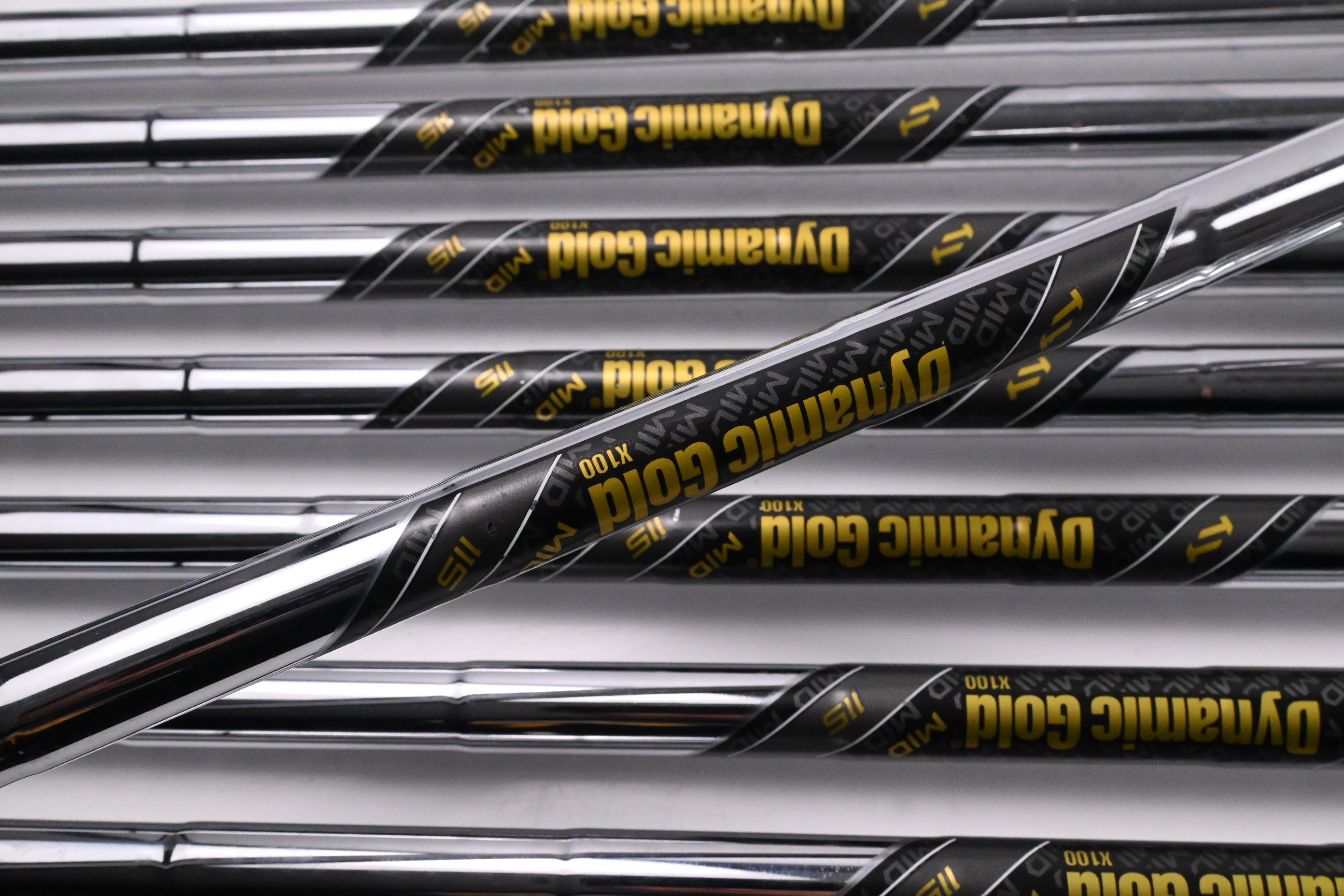 Callaway Paradym Ai Smoke Irons / 4-PW+AW / X-Flex Dynamic Gold MID 115 X100