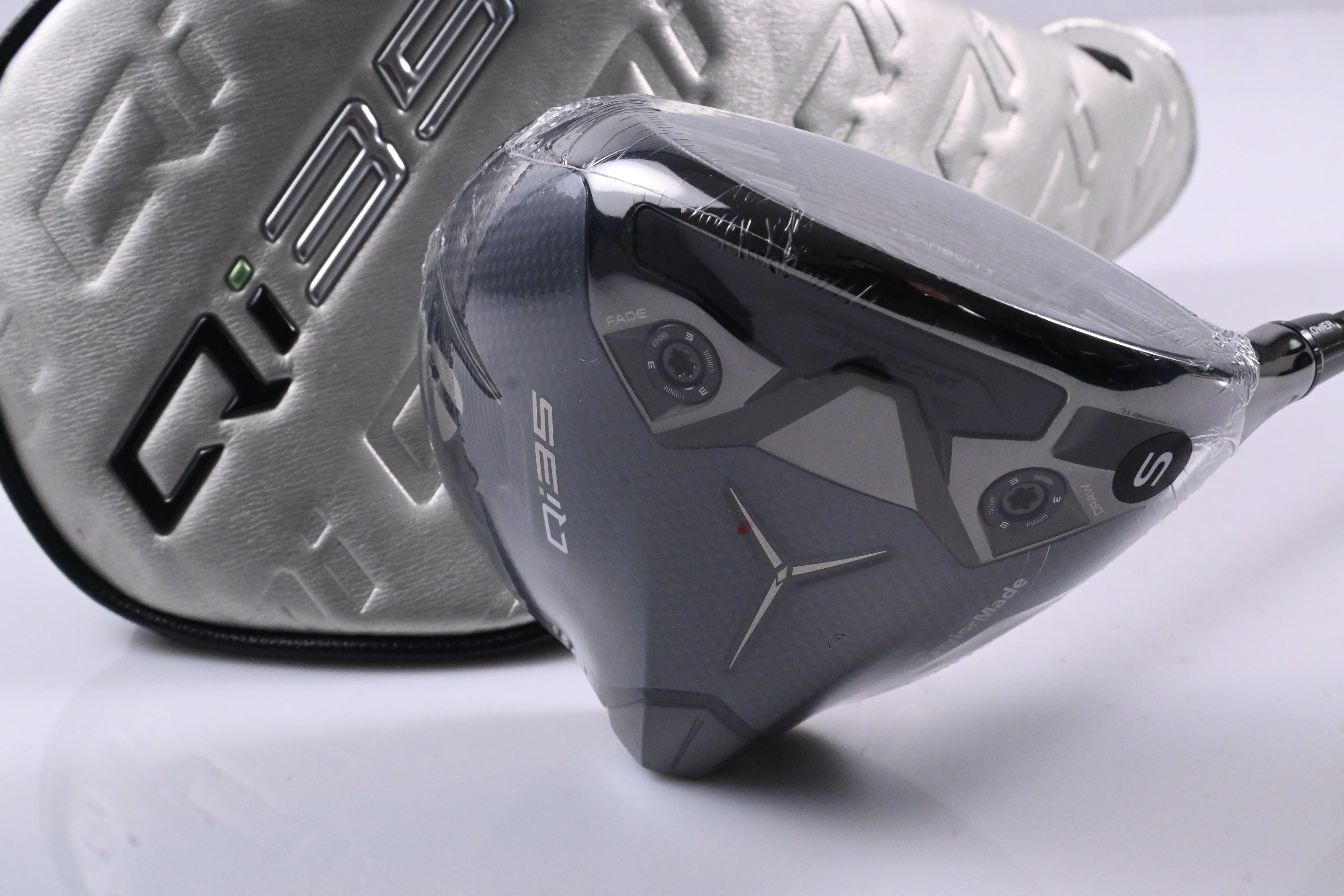 Taylormade Qi35 LS Driver / 10.5 Degree / Stiff Flex Kai'li Dark Waves White 60