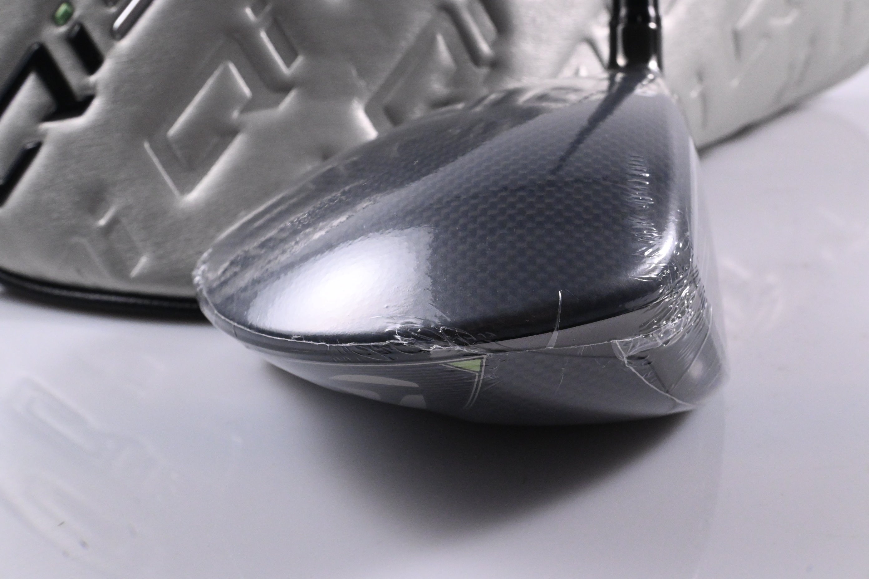 Taylormade Qi35 LS Driver / 10.5 Degree / Stiff Flex Kai'li Dark Waves White 60