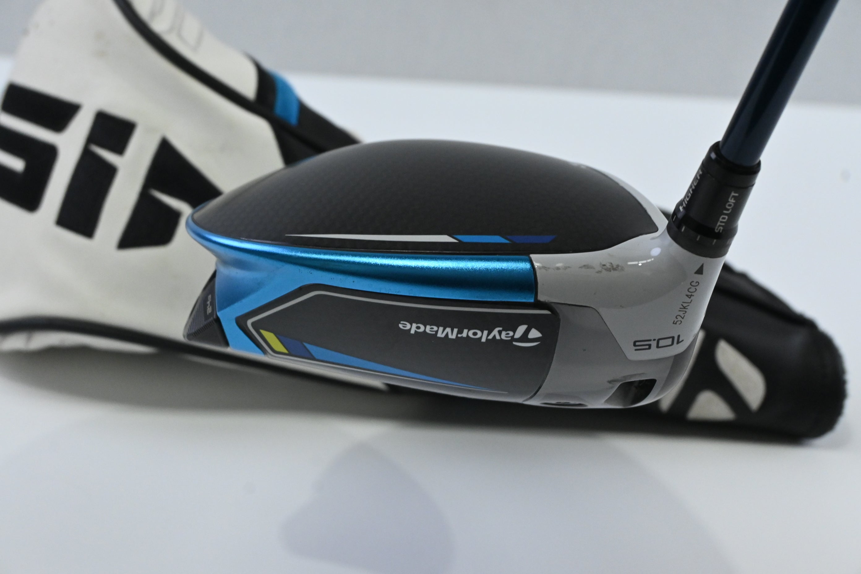 Left Hand Taylormade SIM2 Max Driver / 10.5 Degree / Regular Flex Fujikura