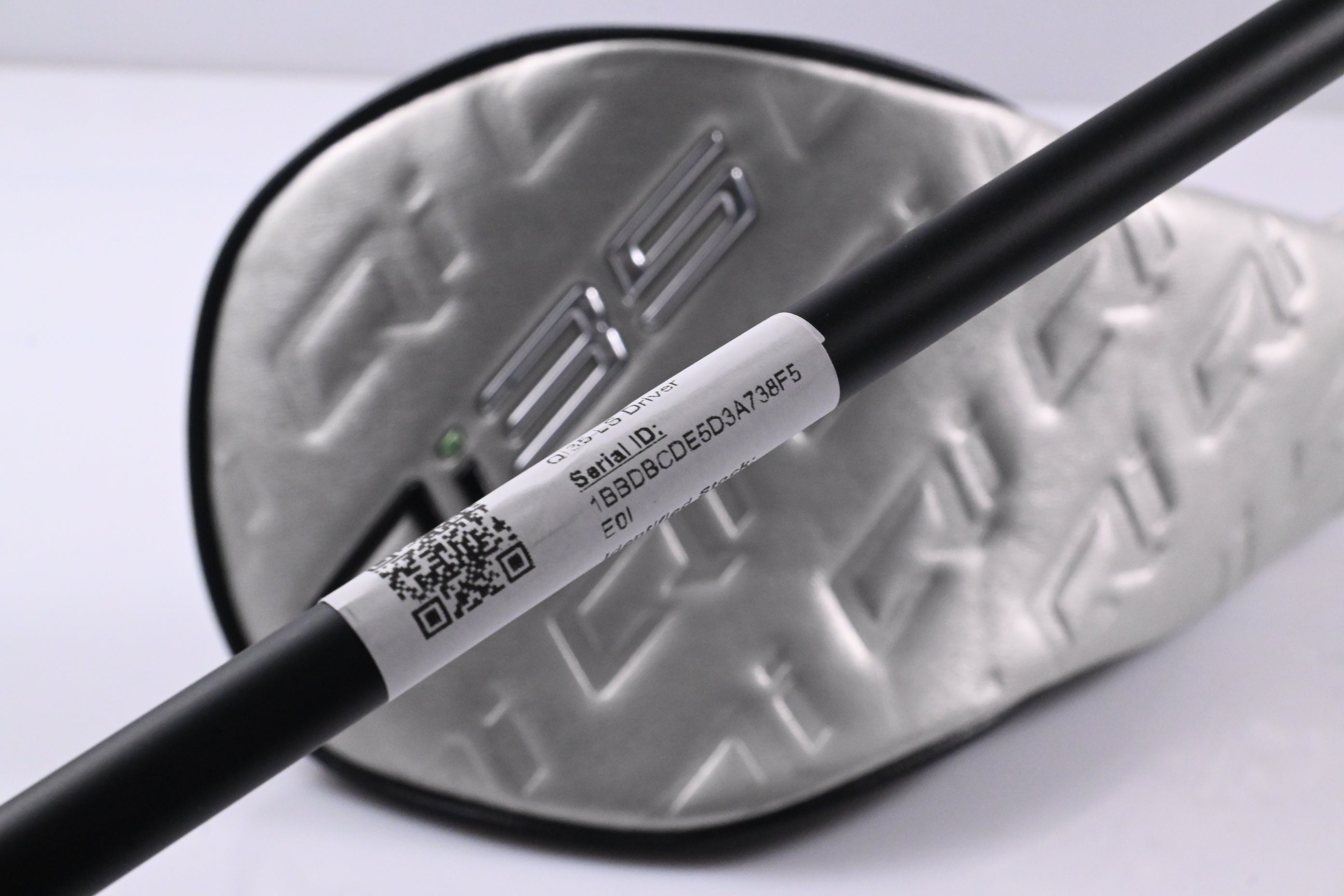Taylormade Qi35 LS Driver / 10.5 Degree / Stiff Flex Kai'li Dark Waves White 60