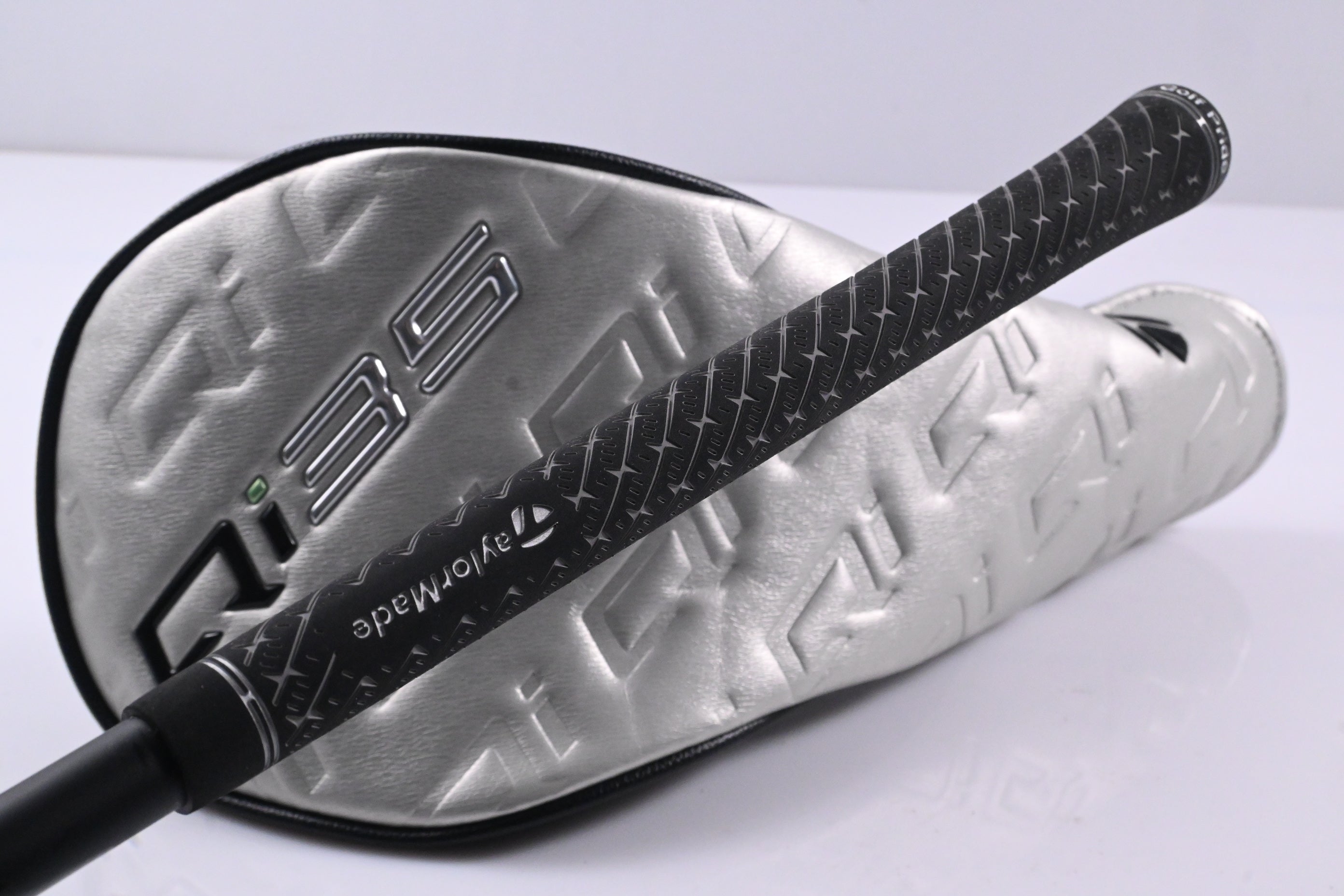 Taylormade Qi35 LS Driver / 10.5 Degree / Stiff Flex Kai'li Dark Waves White 60