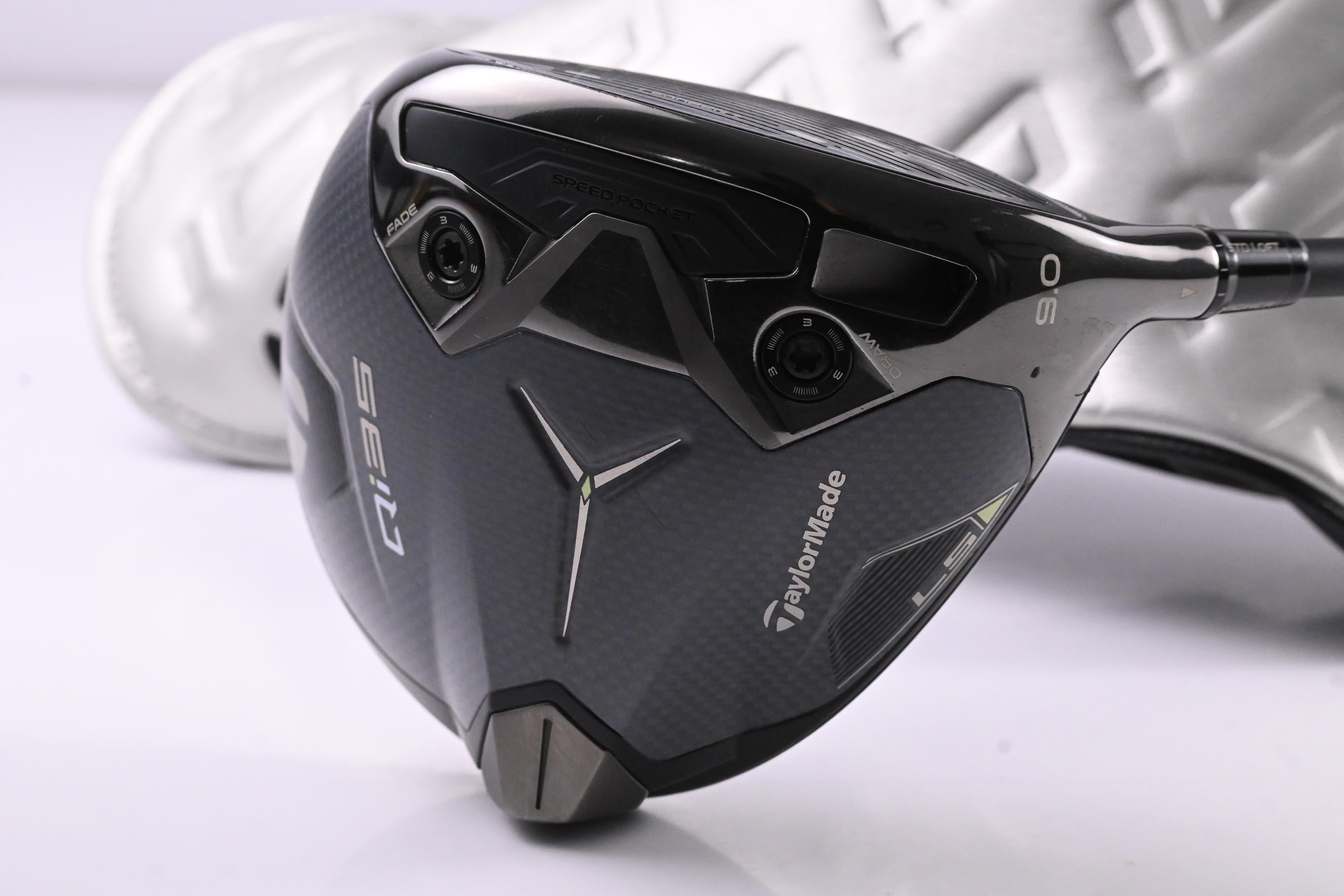 Taylormade Qi35 LS Driver / 9 Degree / Stiff Flex Kai'li White Dark Waves 60