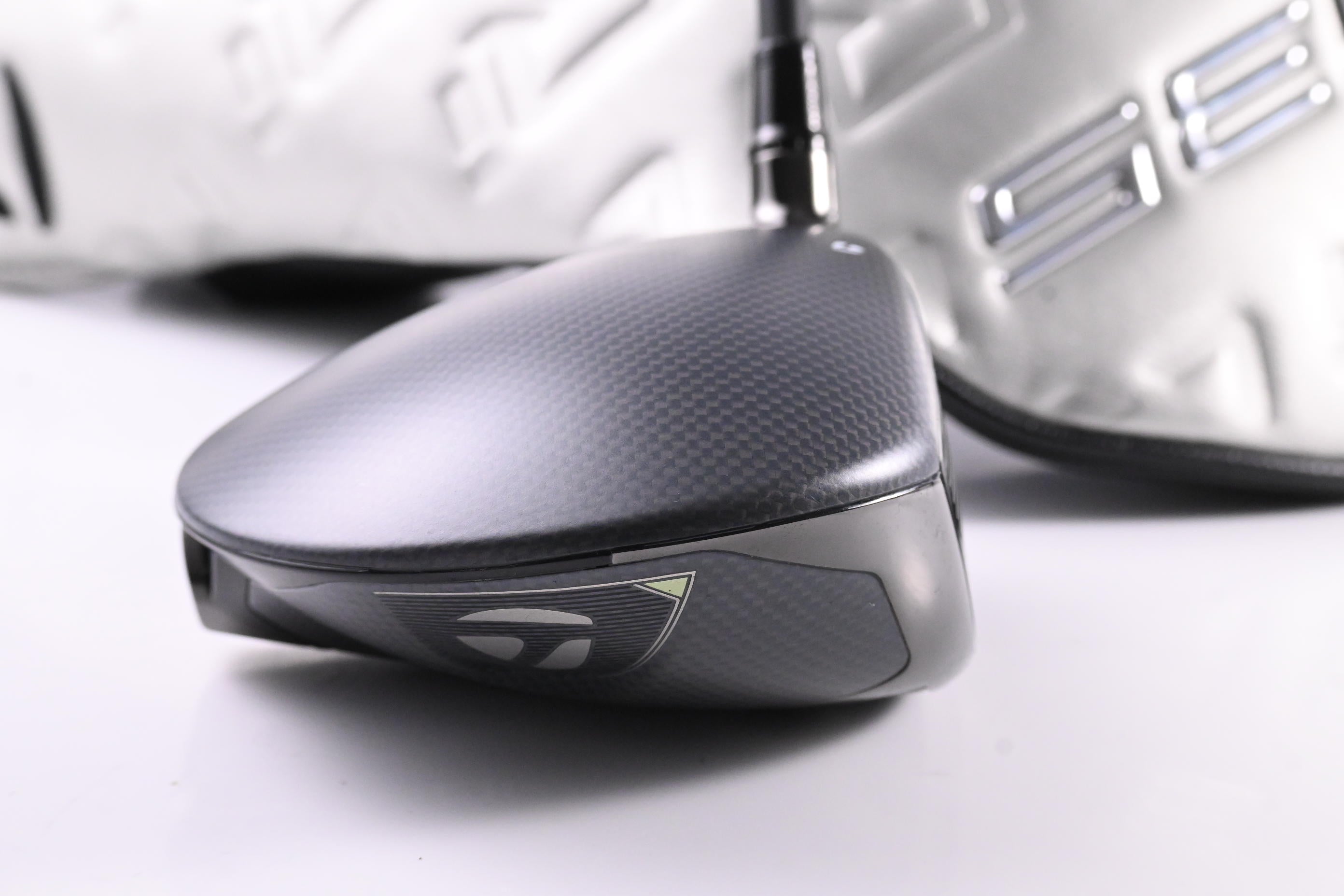 Taylormade Qi35 LS Driver / 9 Degree / Stiff Flex Kai'li White Dark Waves 60
