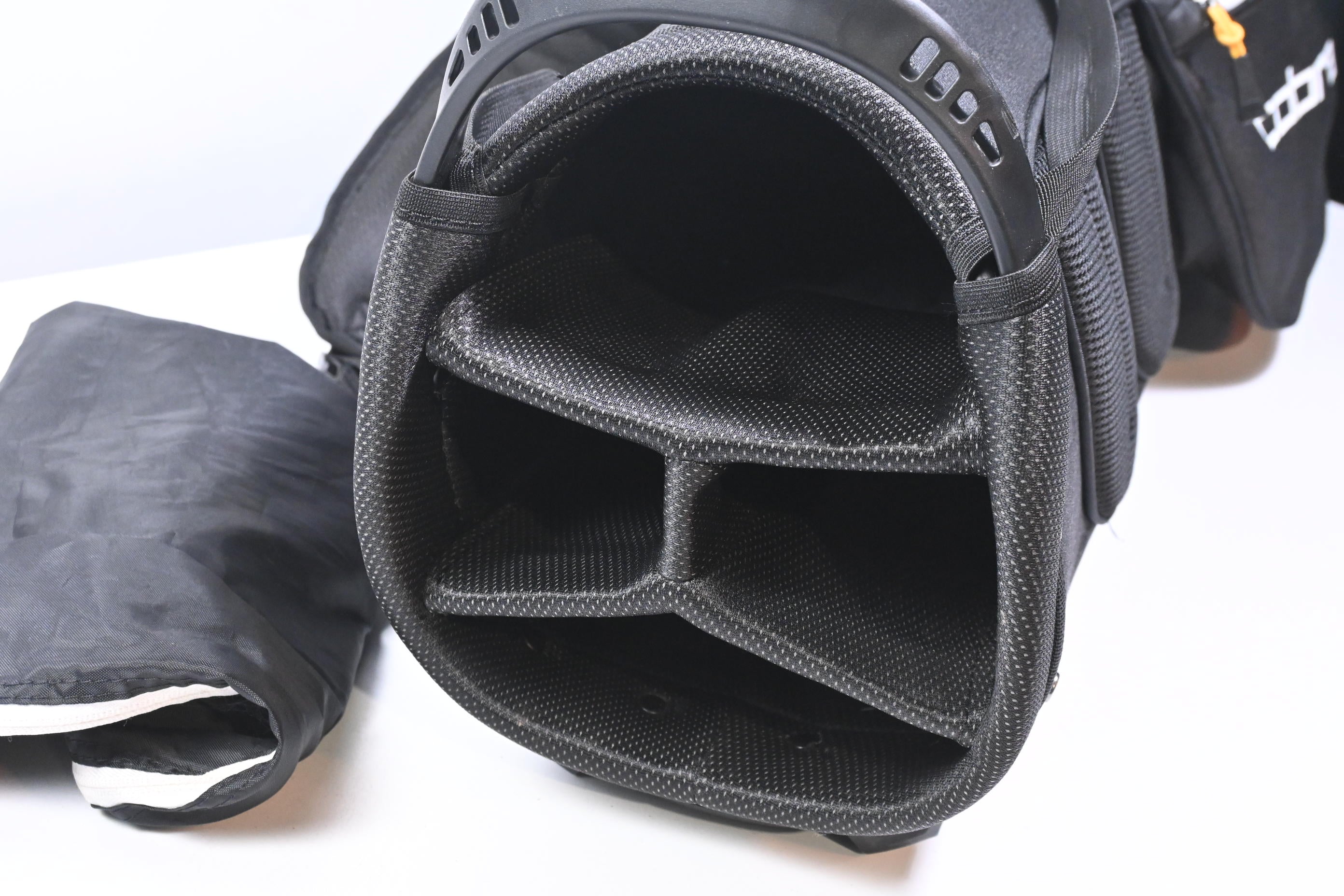 Cobra Stand Bag / 4-Way Divider / Black