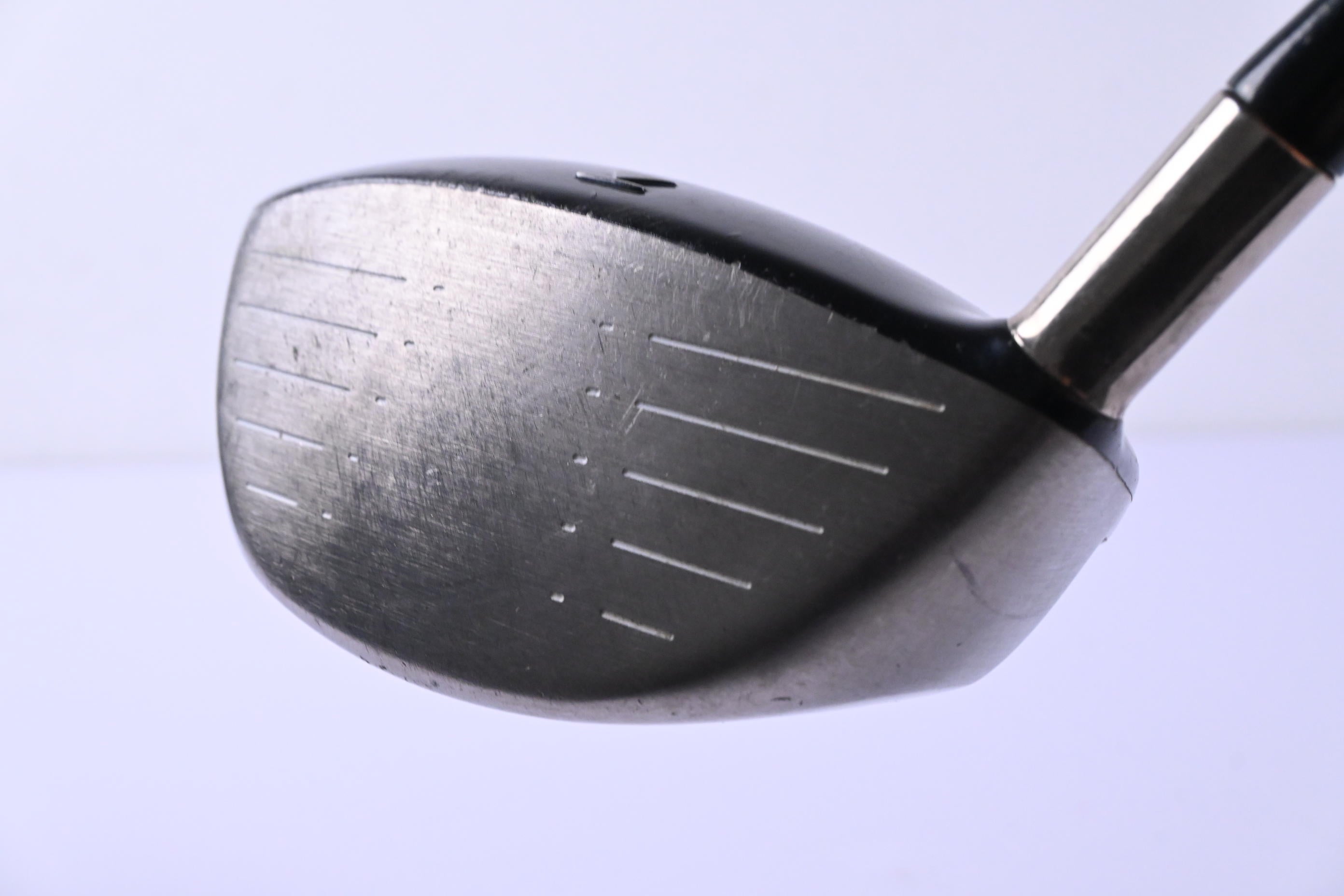 Titleist 907 D2 Driver / 9.5 Degree / Stiff Flex Aldila VS Proto 65 Shaft