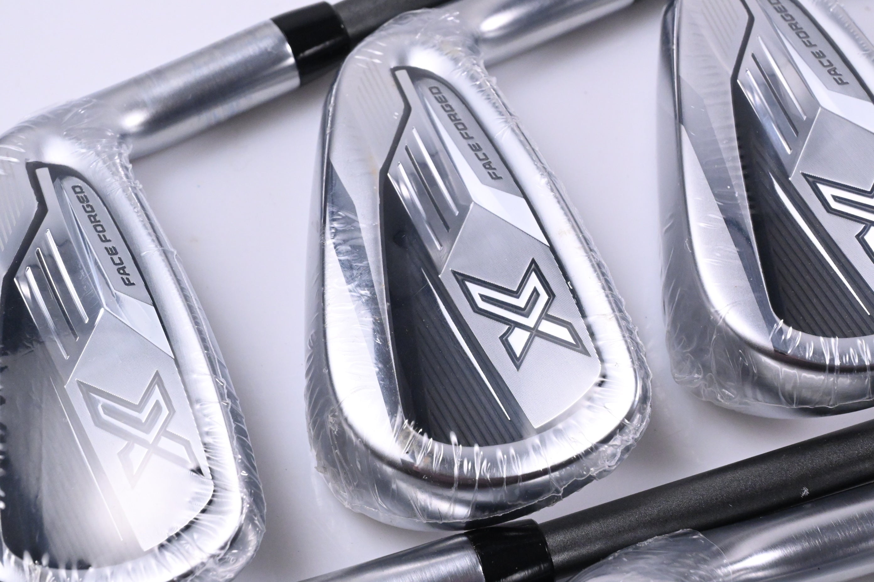 XXIO 13 X Irons / 5-PW+AW+SW / Regular Flex Miyazaki AX-II 57 Shafts