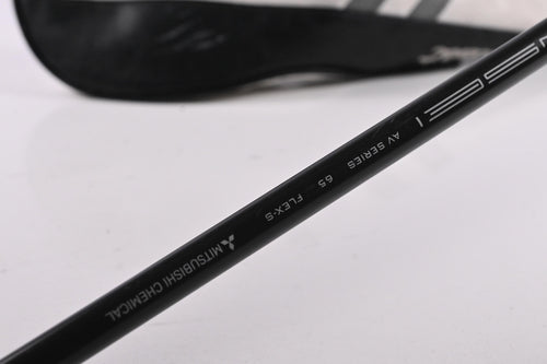 Titleist TSi4 Driver / 9 Degree / Stiff Flex Tensei AV Raw White 65 Shaft