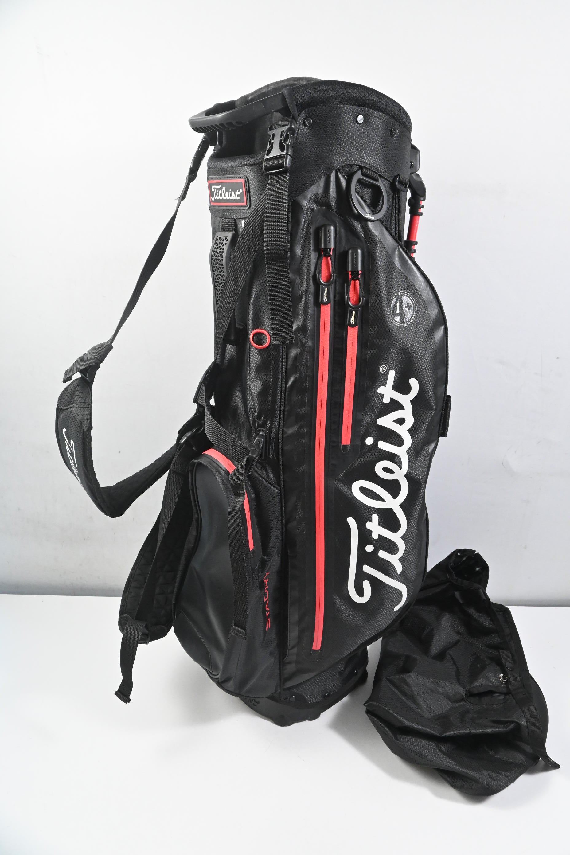 Titleist Players 4+ StaDry Stand Bag / 4-Way Divider / Black, Red