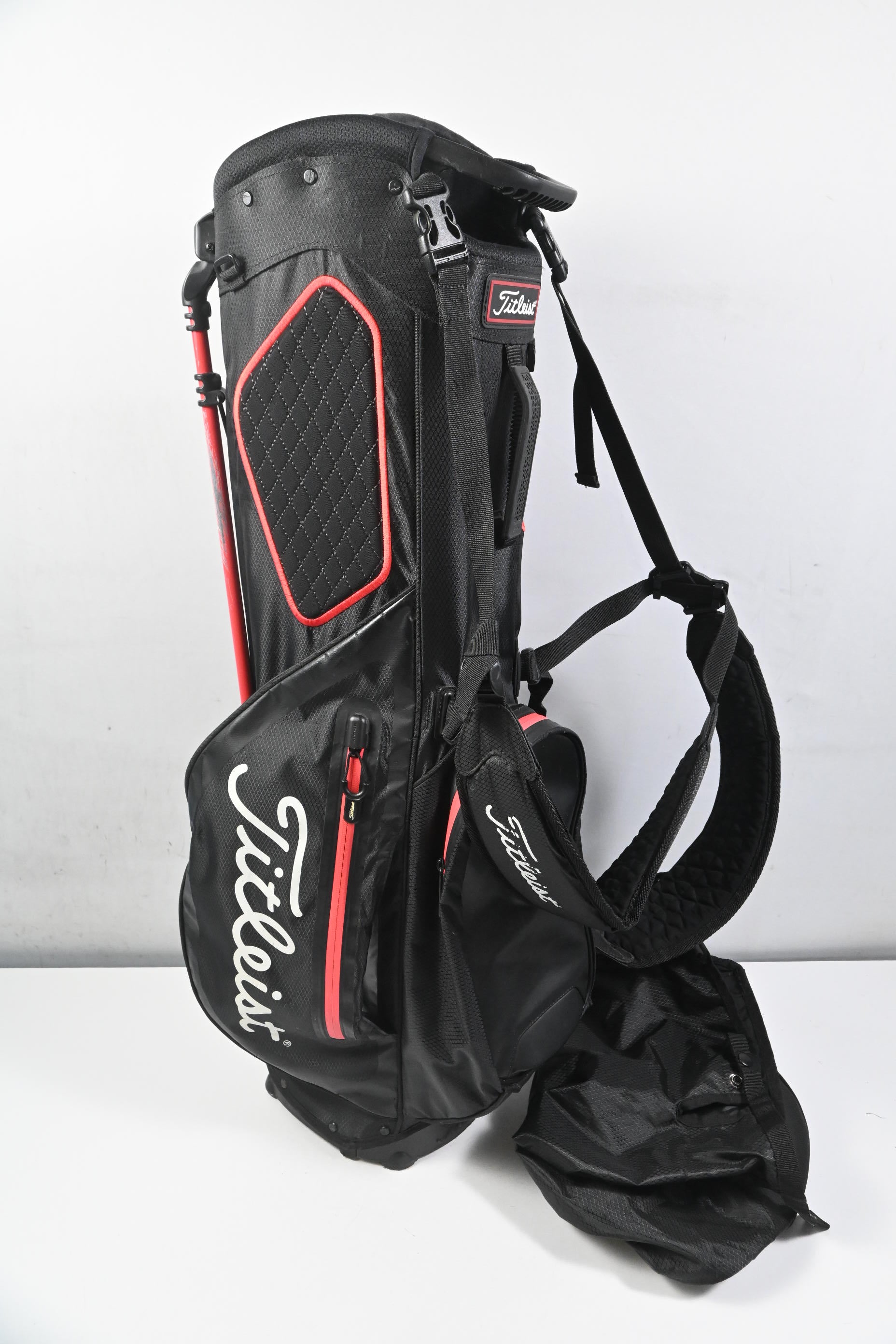 Titleist Players 4+ StaDry Stand Bag / 4-Way Divider / Black, Red