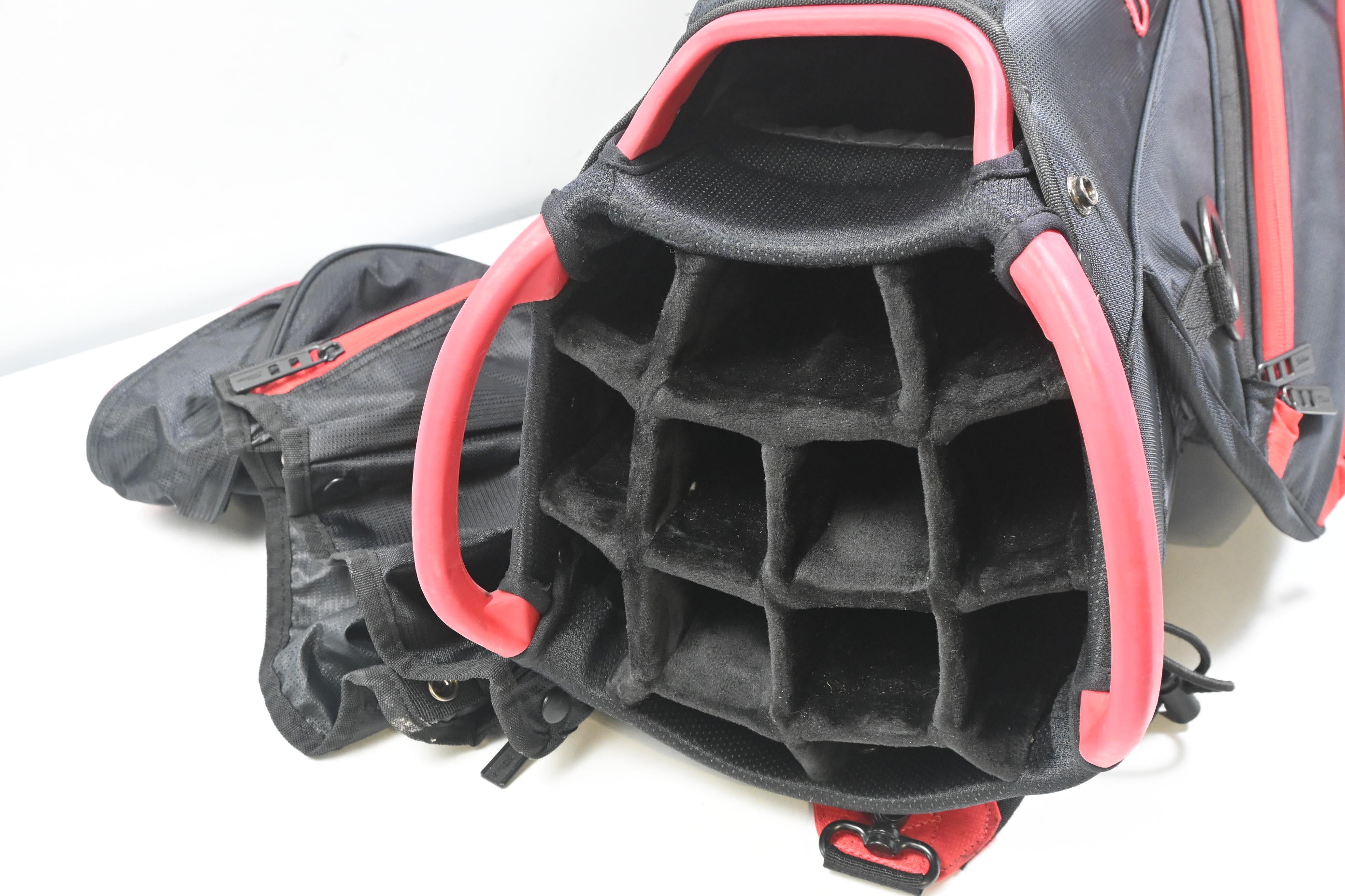 Titleist Cart 14 Cart Bag / 14-Way Divider / Black, Red