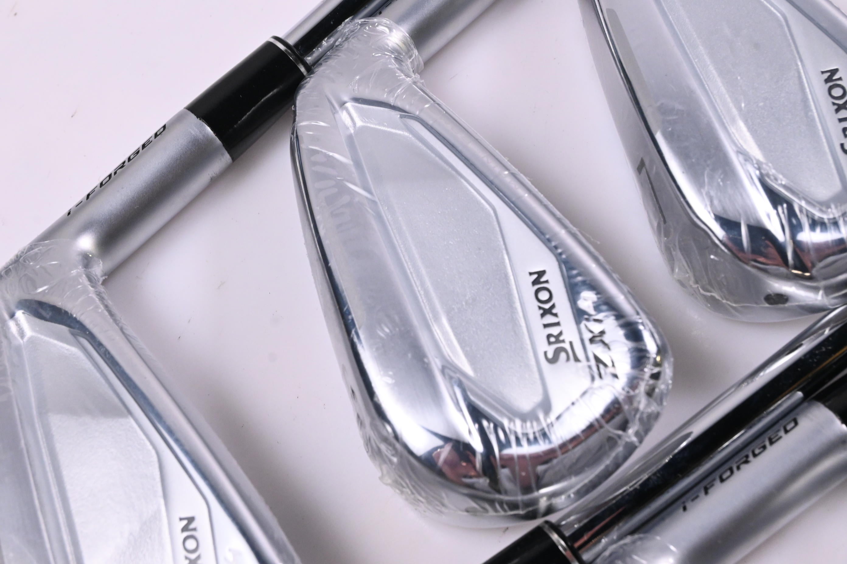 Srixon ZXI4 Irons / 5-PW+GW / Stiff Flex Dynamic Gold Mid 115 S300 Shafts