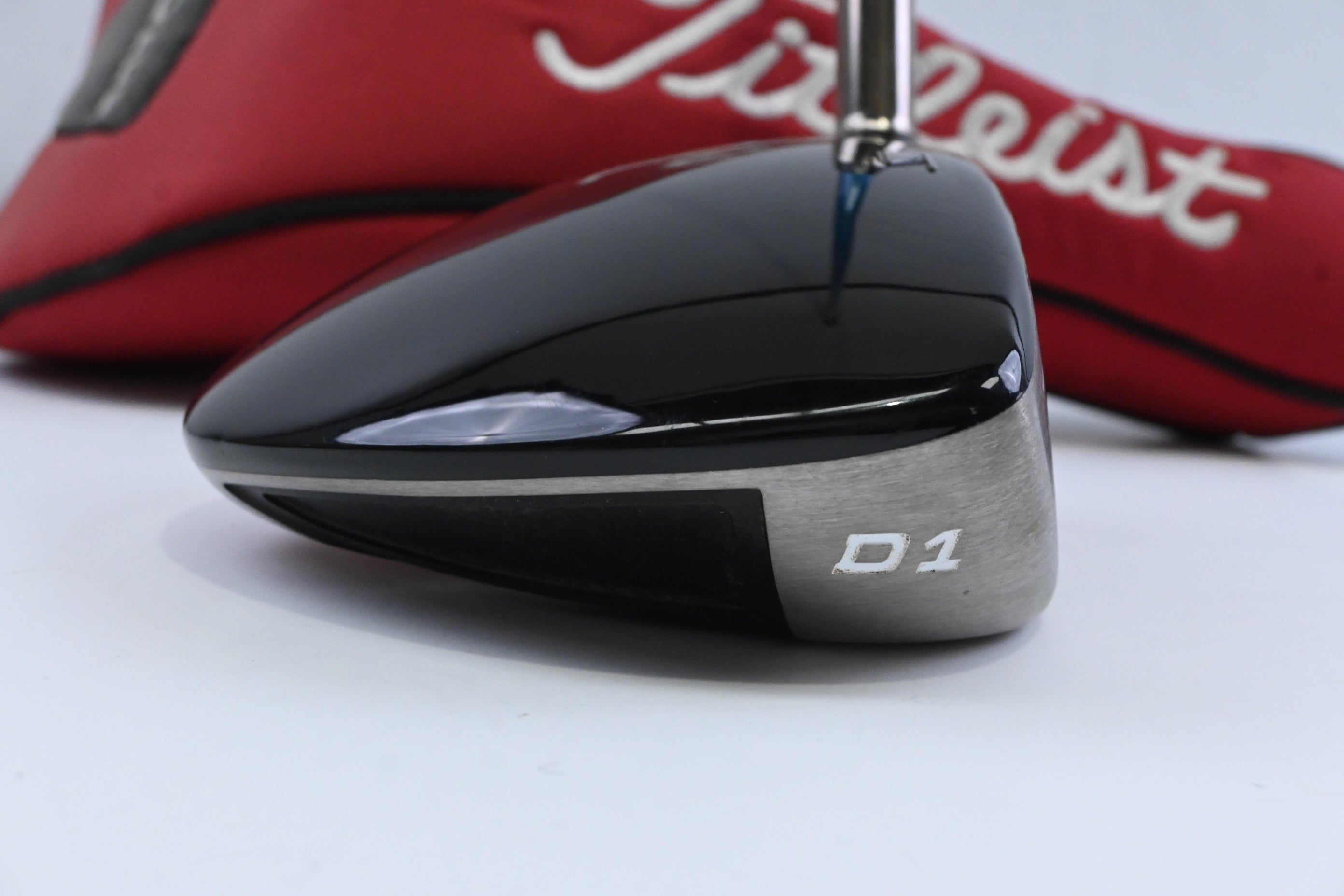 Titleist 907 D1 Driver / 9.5 Degree / Stiff Flex Aldila VS Proto 65 Shaft