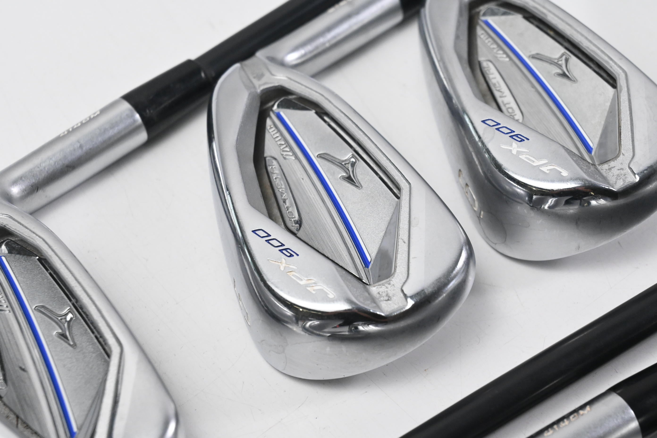 Mizuno JPX 900 Hot Metal Irons / 4-PW+GW / Regular Flex Project X LZ 70 Shafts