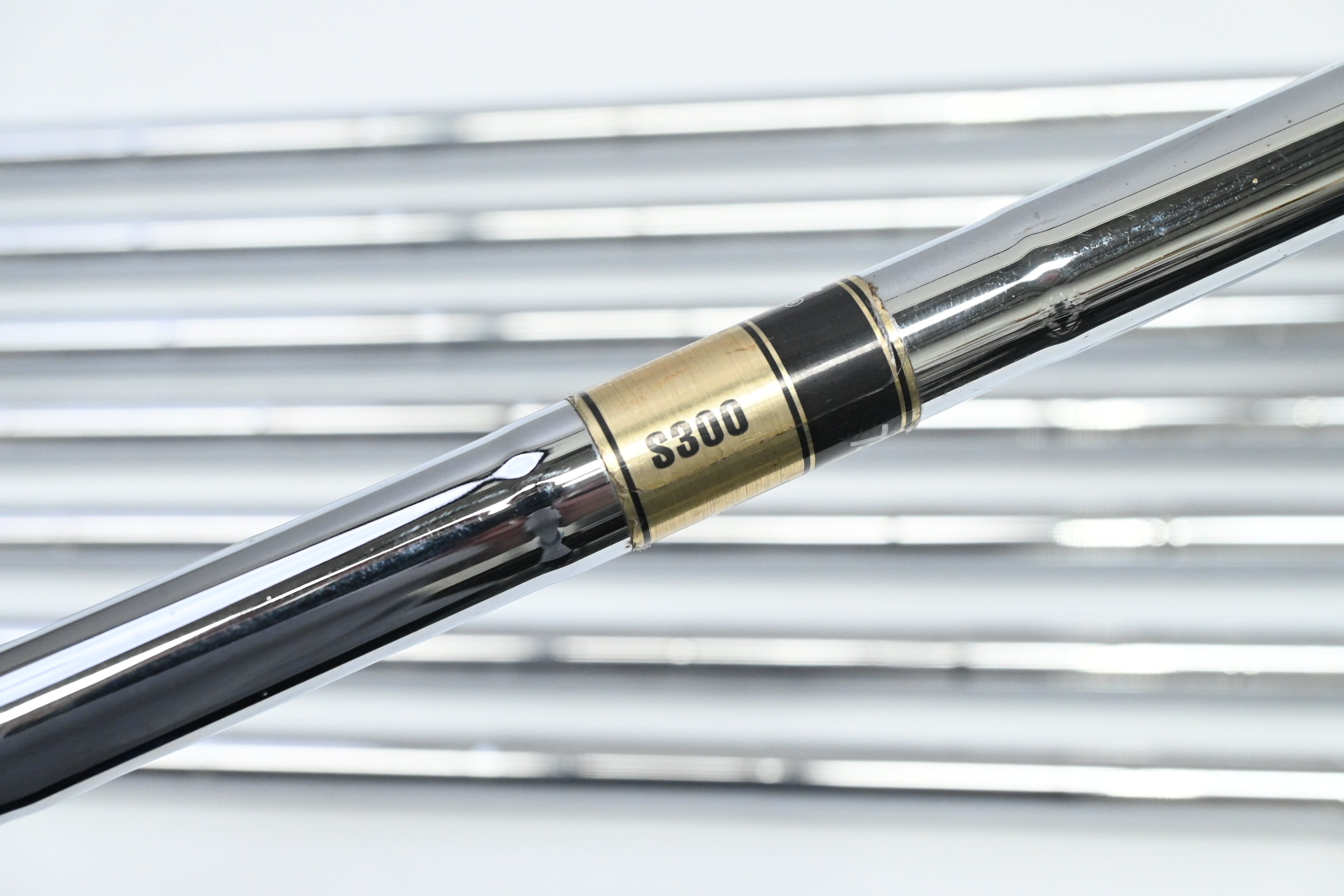 Titleist 690.MB Irons / 3-PW / Stiff Flex Dynamic Gold S300 Shafts