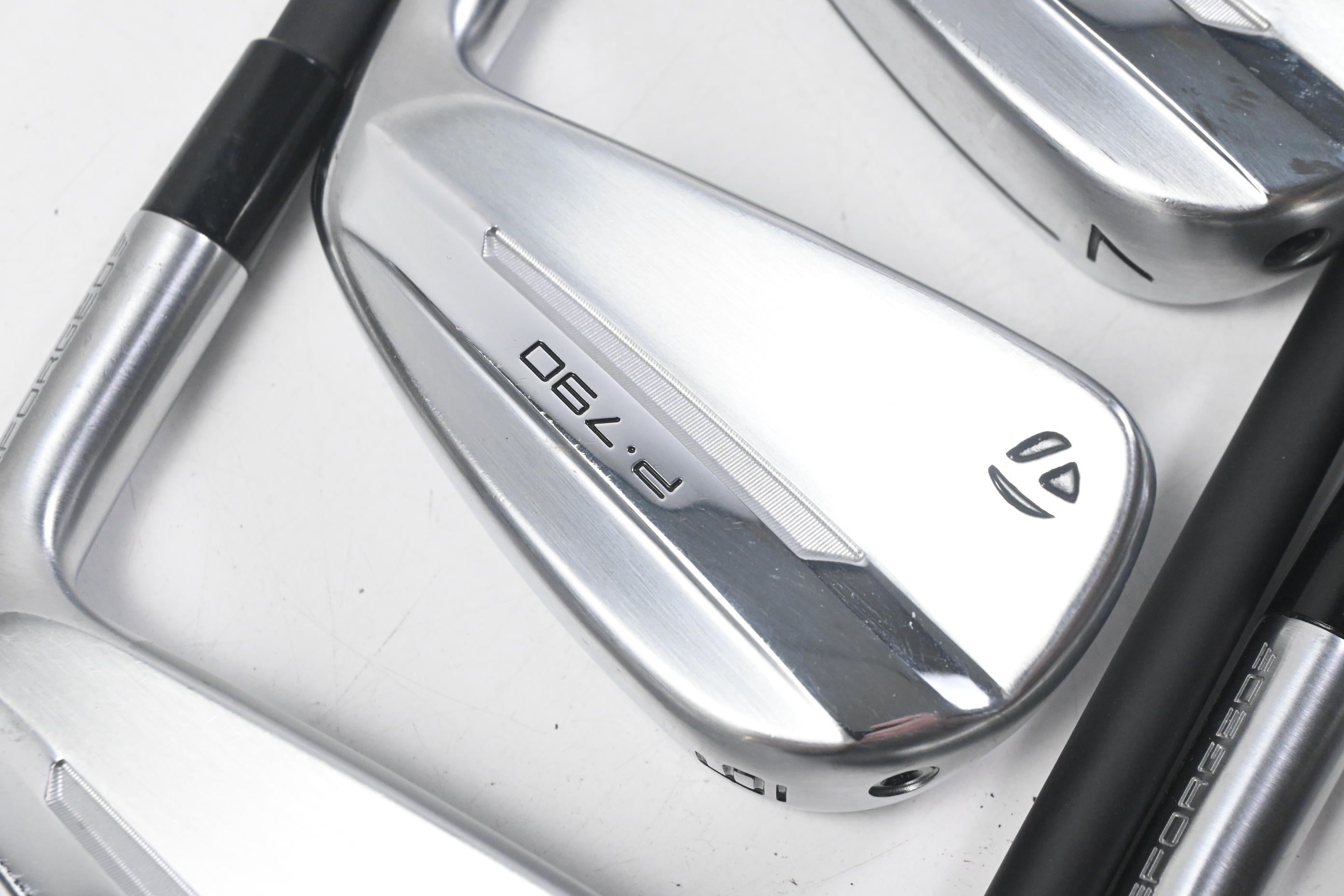 Taylormade P790 2025 Irons / 5-PW+GW / Regular Flex KBS Reax 65 Shafts