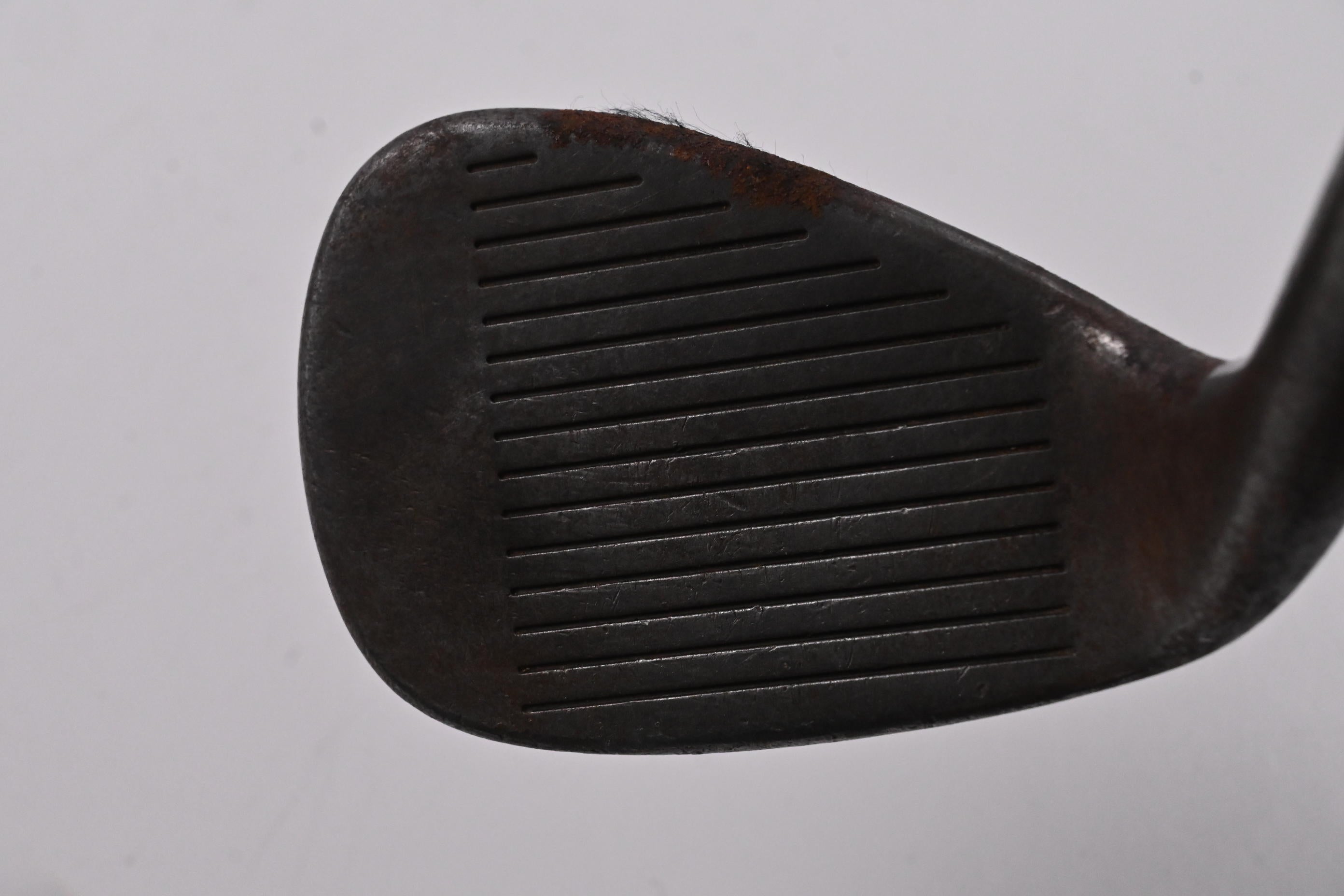 Cleveland 588 DSG Gap Wedge / 52 Degree / Wedge Flex Dynamic Gold Shaft