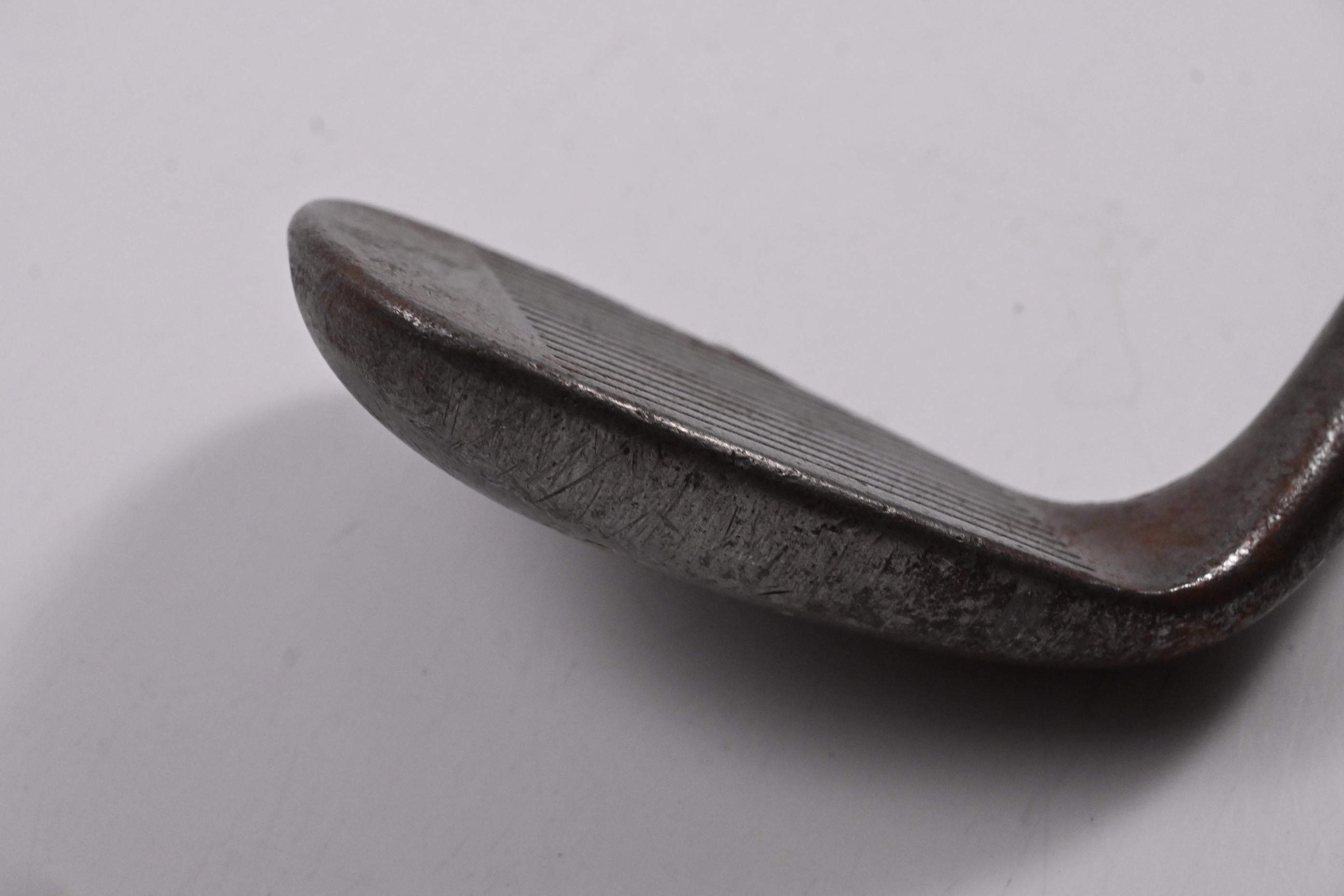 Cleveland 588 DSG Gap Wedge / 52 Degree / Wedge Flex Dynamic Gold Shaft