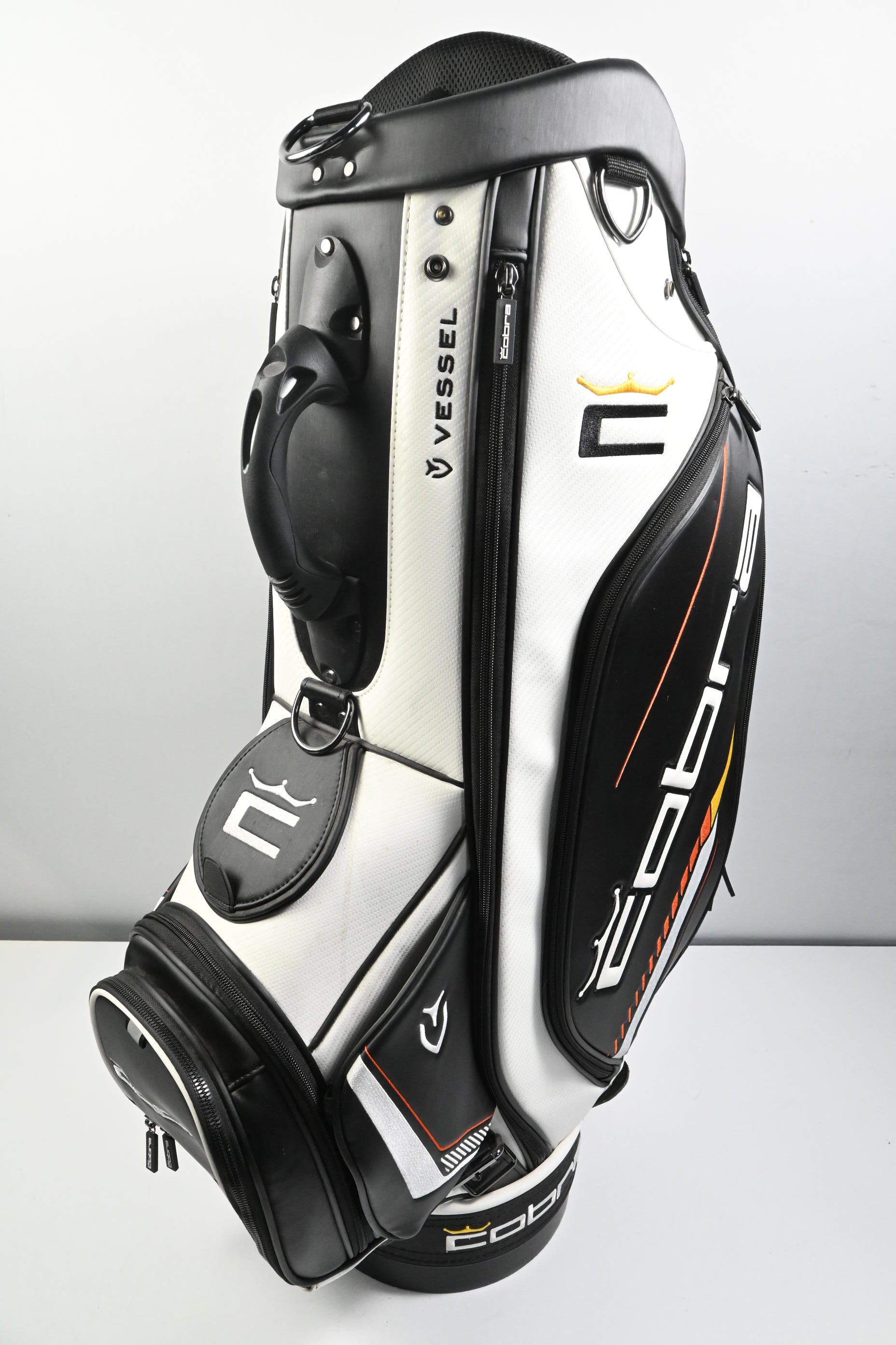 Cobra Vessel Tour Bag / 6-Way Divider / Black, White