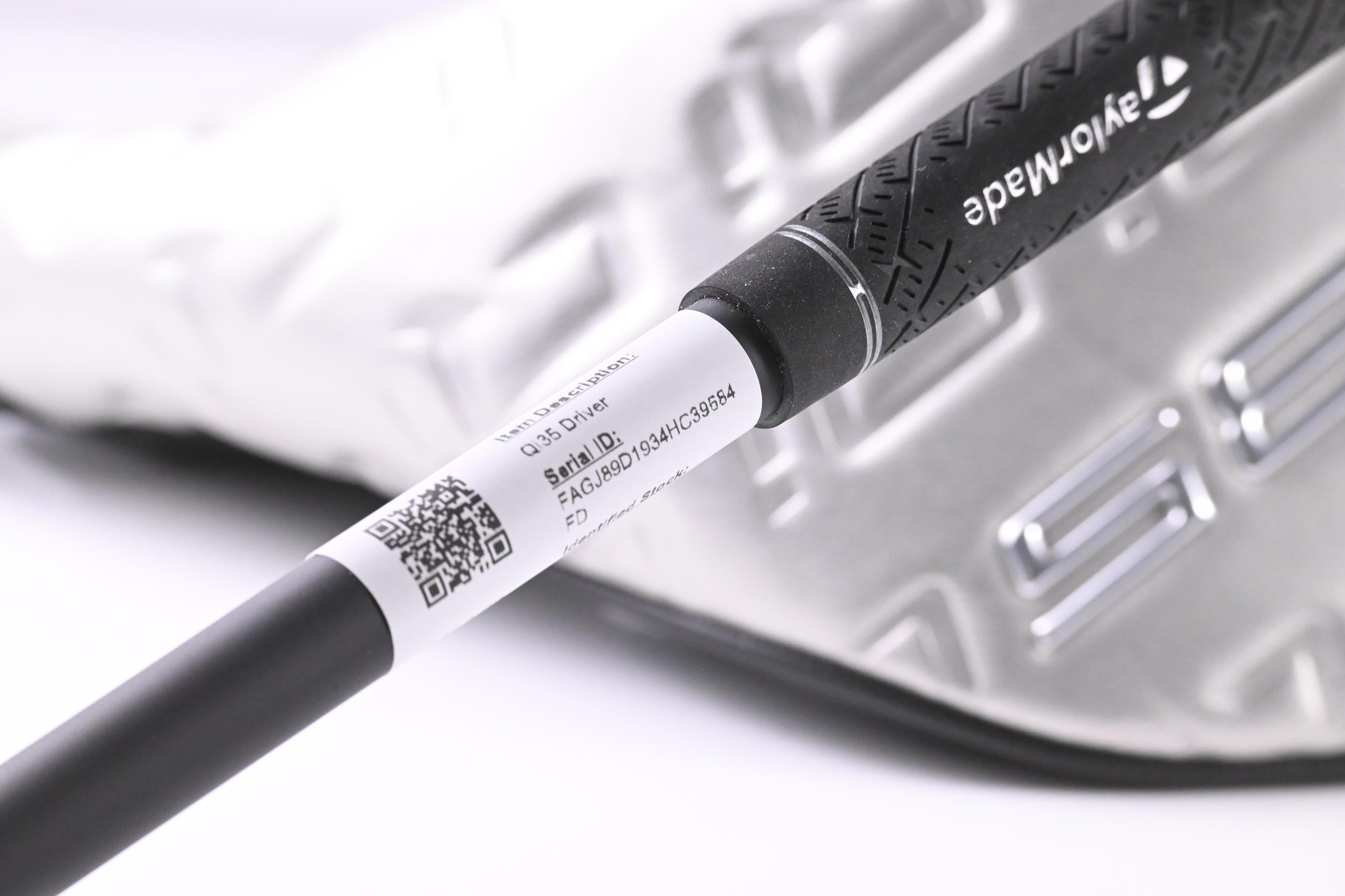 Taylormade Qi35 Driver / 10.5 Degree / Regular Flex Reax Blue 50 Shaft