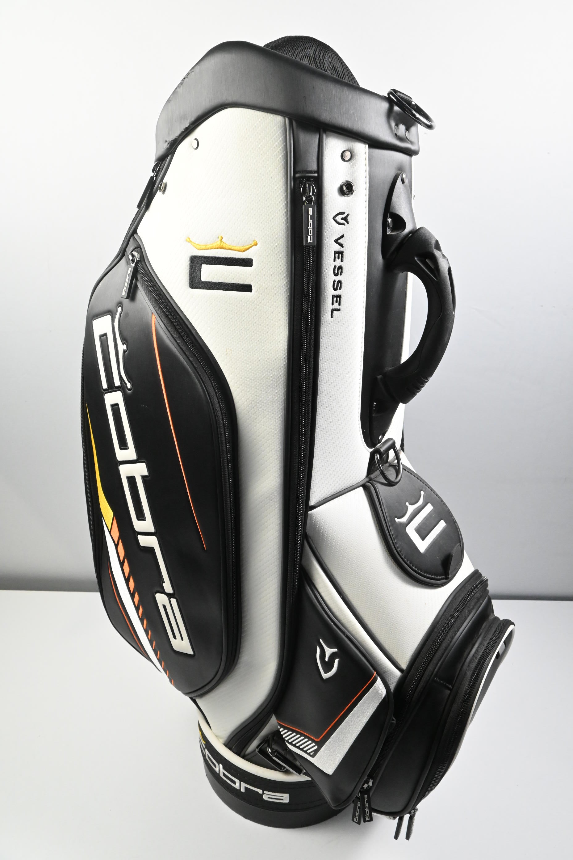 Cobra Vessel Tour Bag / 6-Way Divider / Black, White