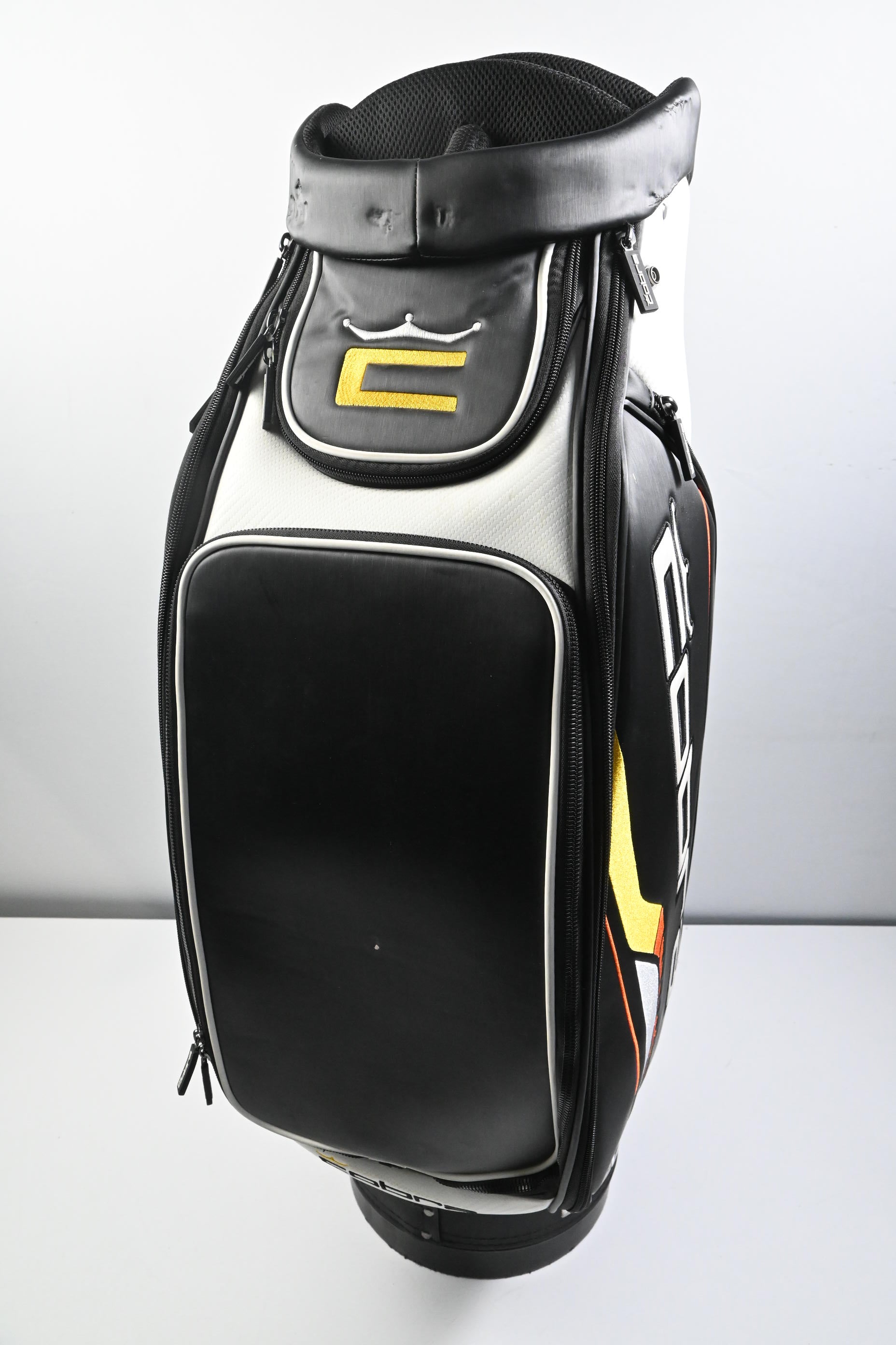 Cobra Vessel Tour Bag / 6-Way Divider / Black, White