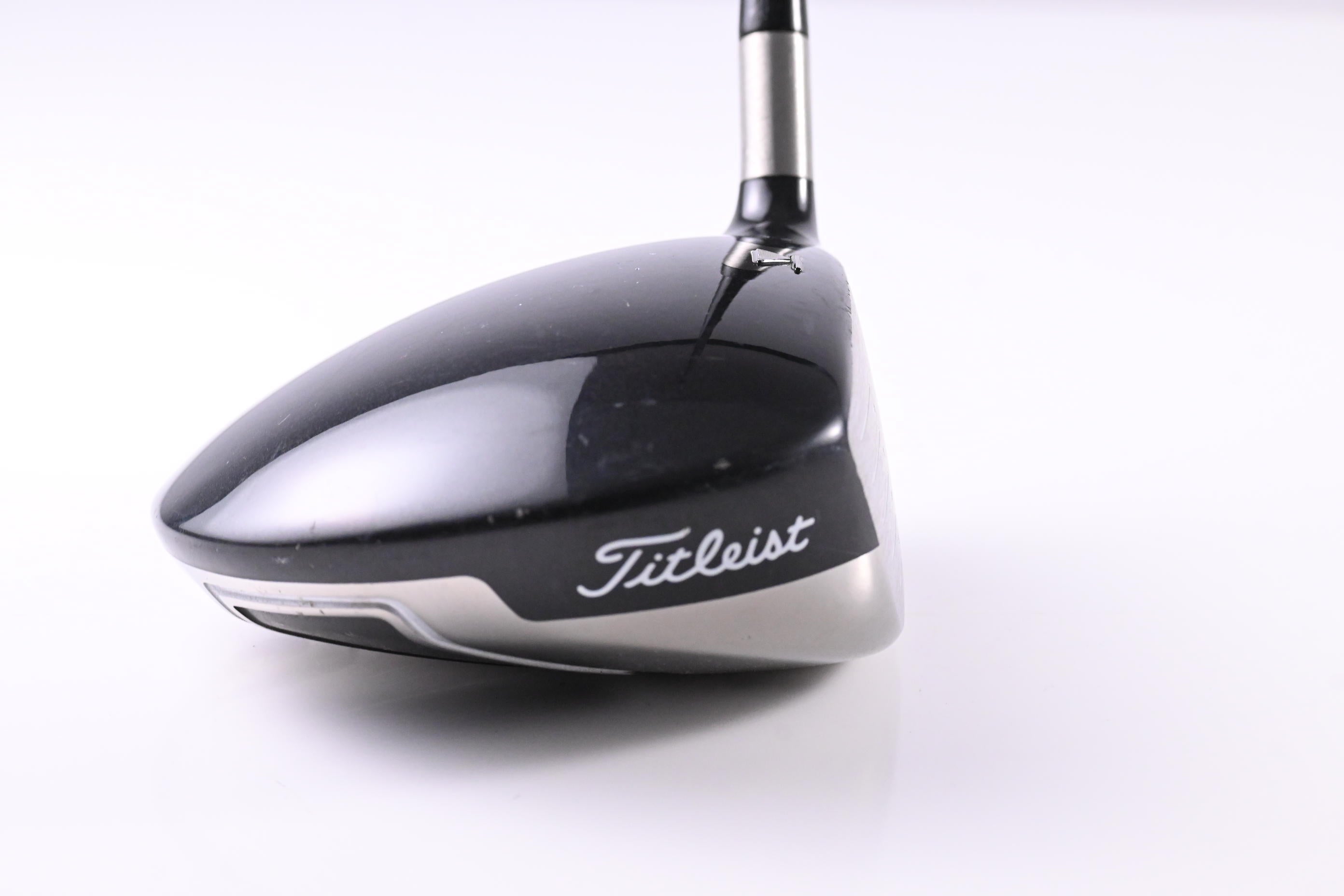 Titleist 909 D2 Driver / 9.5 Degree / Stiff Flex Aldila Voodoo Shaft