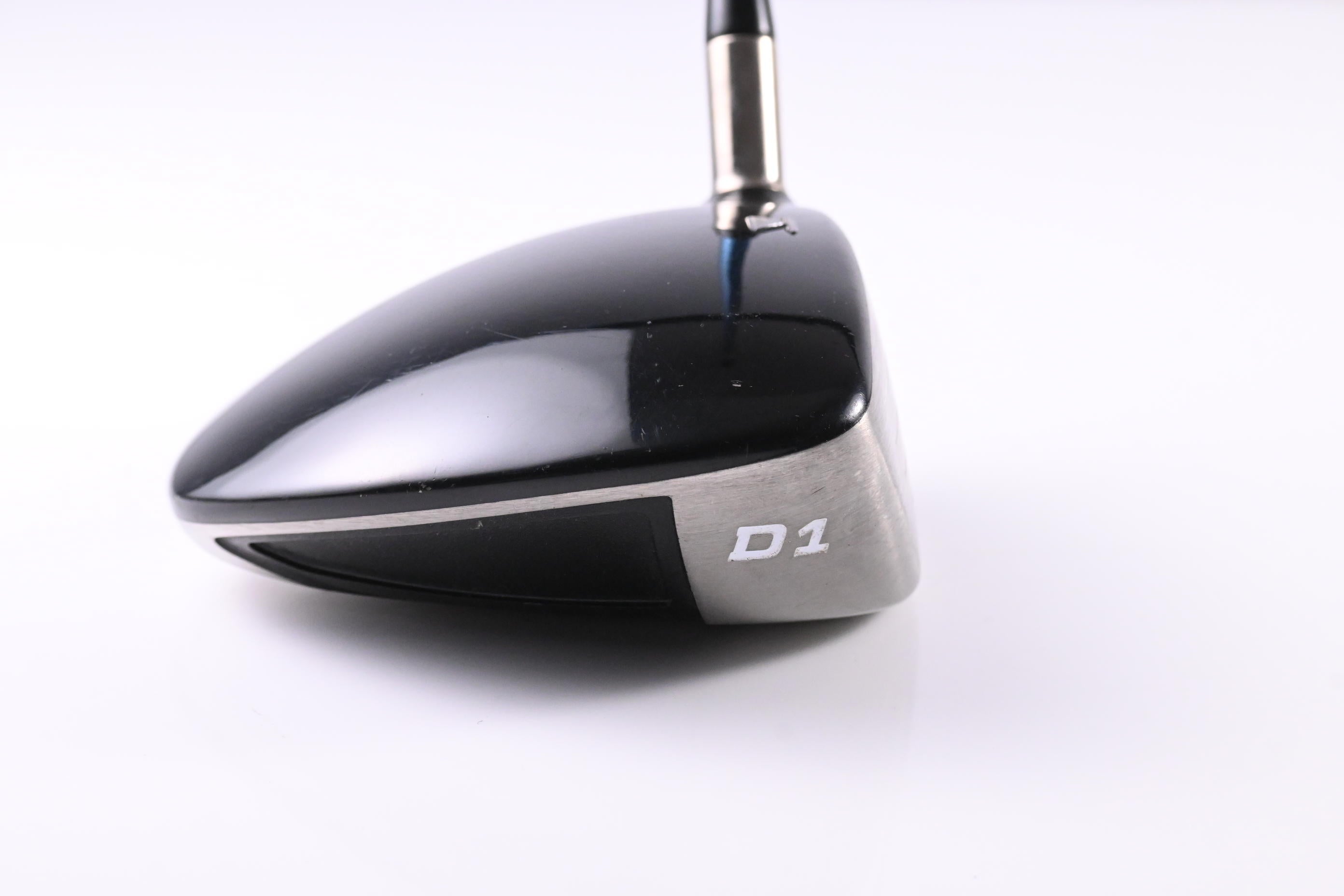Titleist 907 D1 Driver / 9.5 Degree / Stiff Flex Aldila VS Proto 65 Shaft