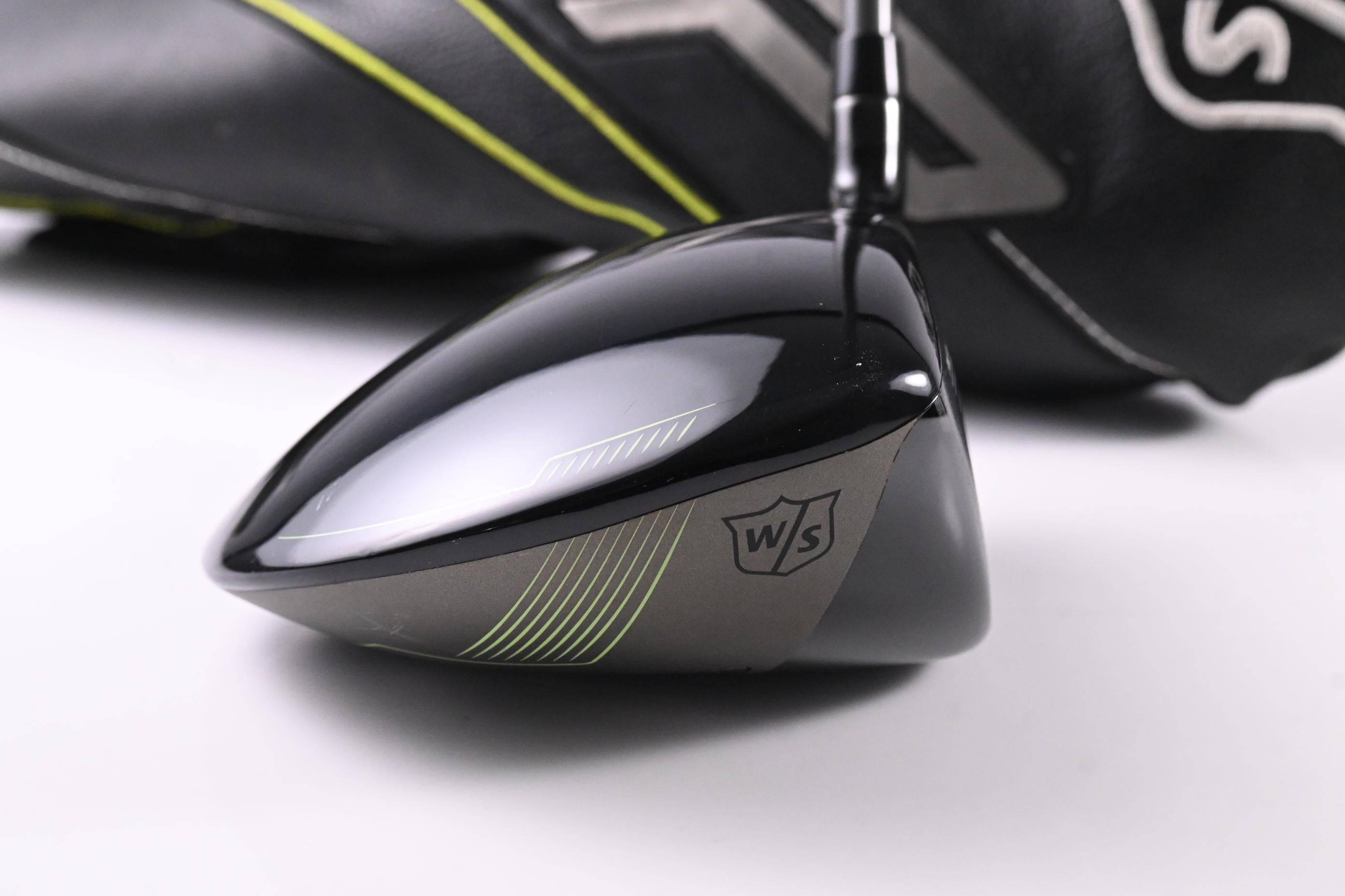 Wilson Launch Pad 2022 Driver / 10.5 Degree / Regular Flex EvenFlow 55 Shaft