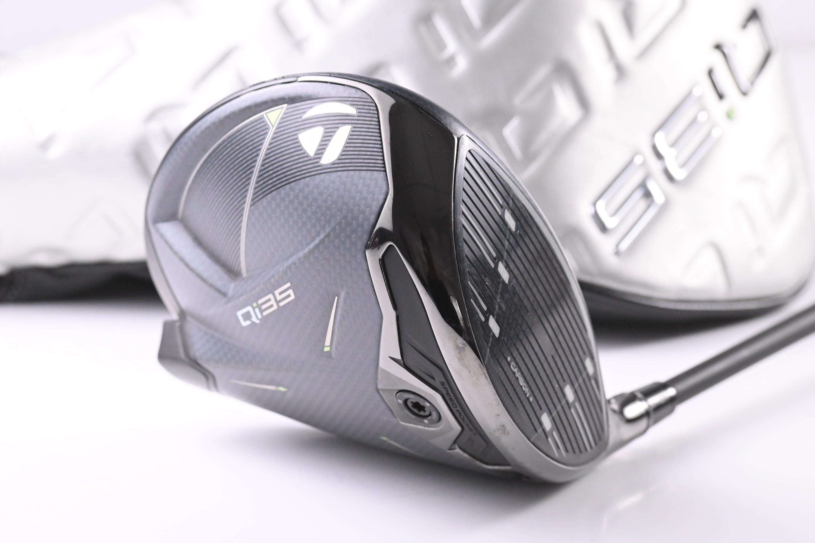 Taylormade Qi35 Driver / 10.5 Degree / Stiff Flex Kai`li Dark Waves White 60