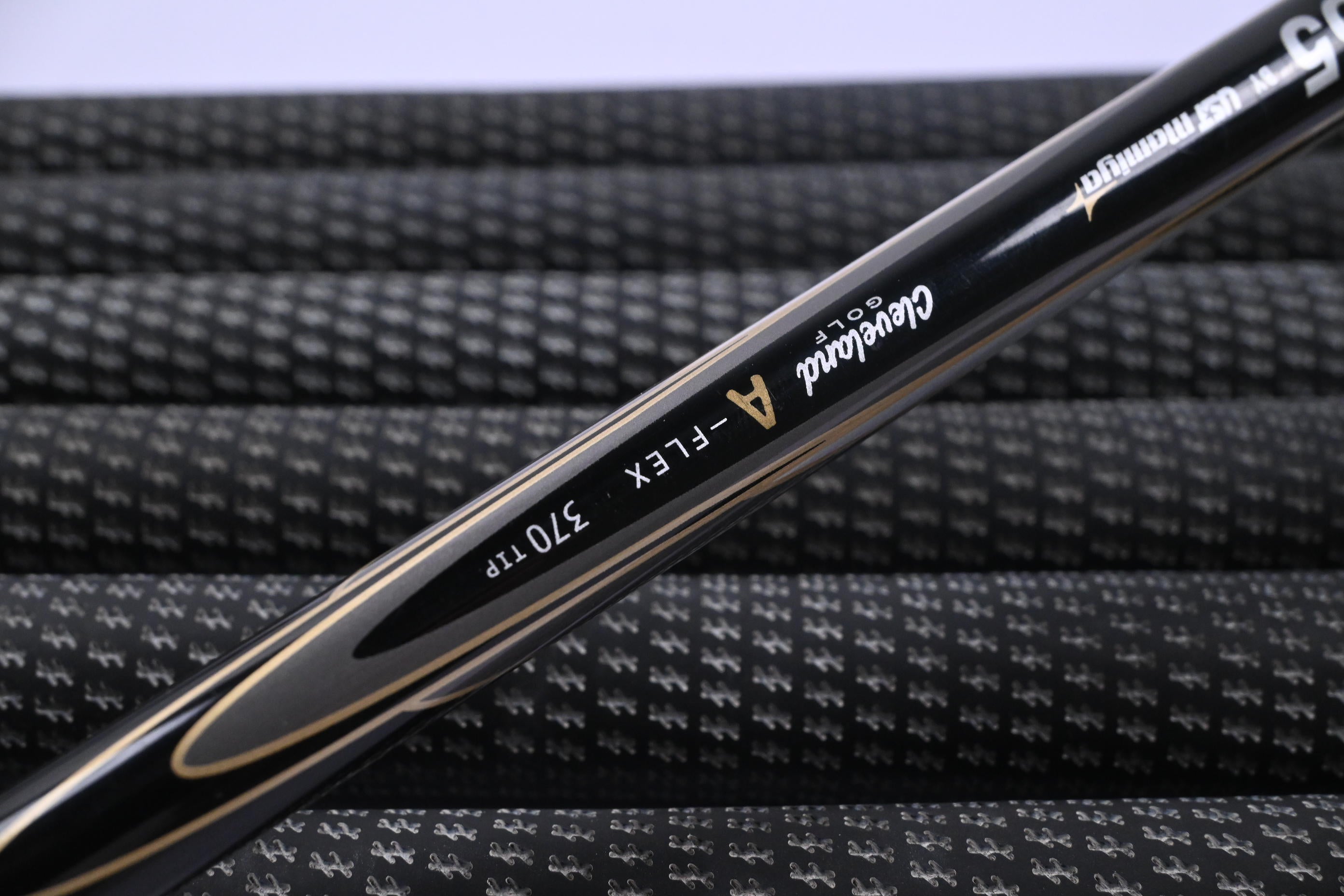 Cleveland 588 MT/588 TT/588 Altitude Combo Irons / 4-PW / Senior Flex Shafts