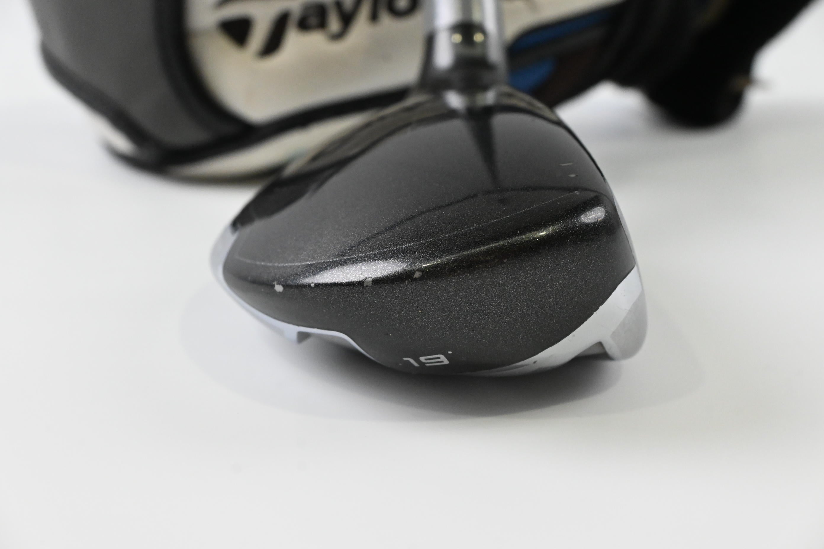 Taylormade SLDR #3 Hybrid / 19 Degree / Regular Flex Fujikura Speeder 82