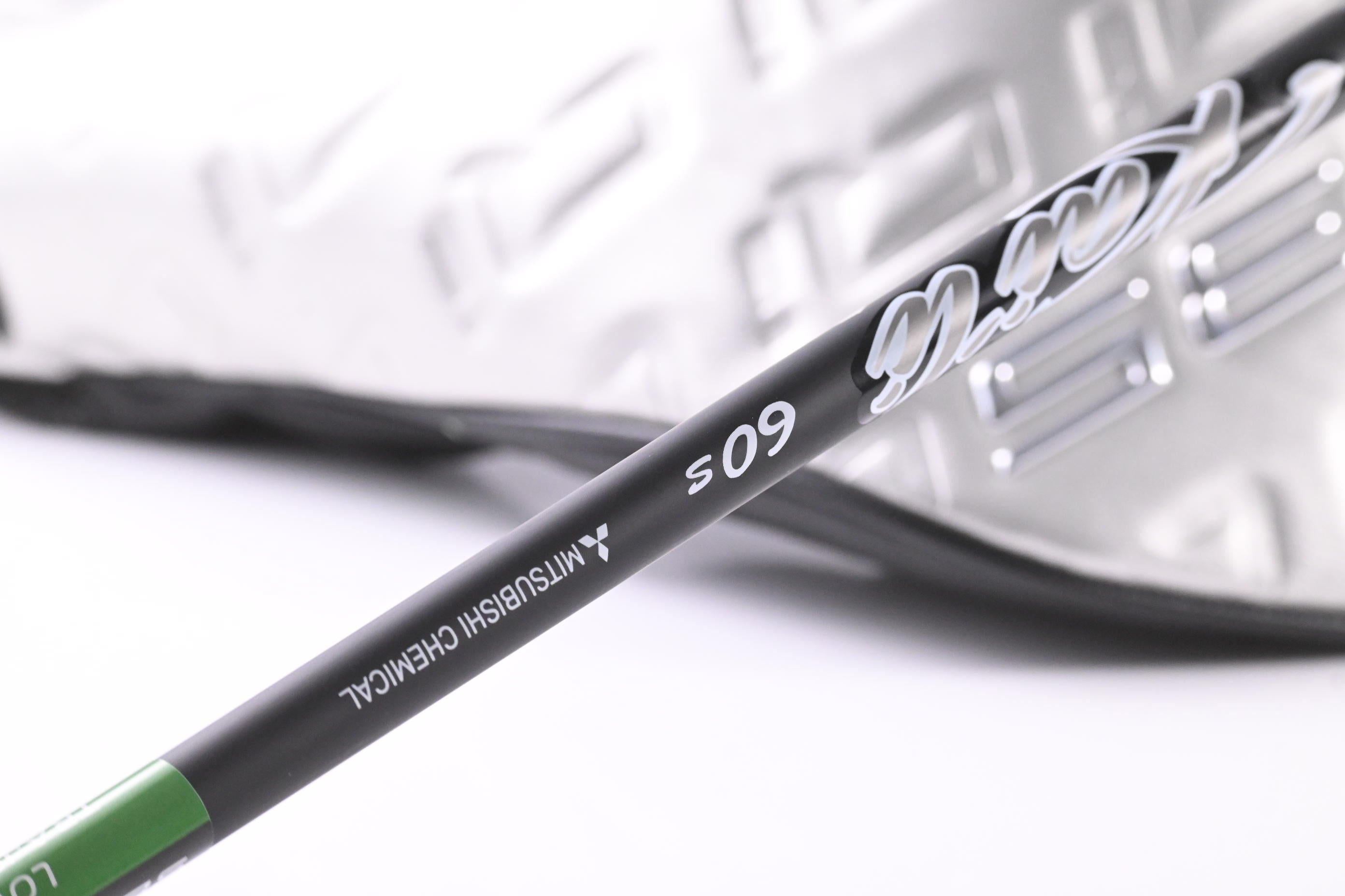 Taylormade Qi35 Driver / 10.5 Degree / Stiff Flex Kai`li Dark Waves White 60