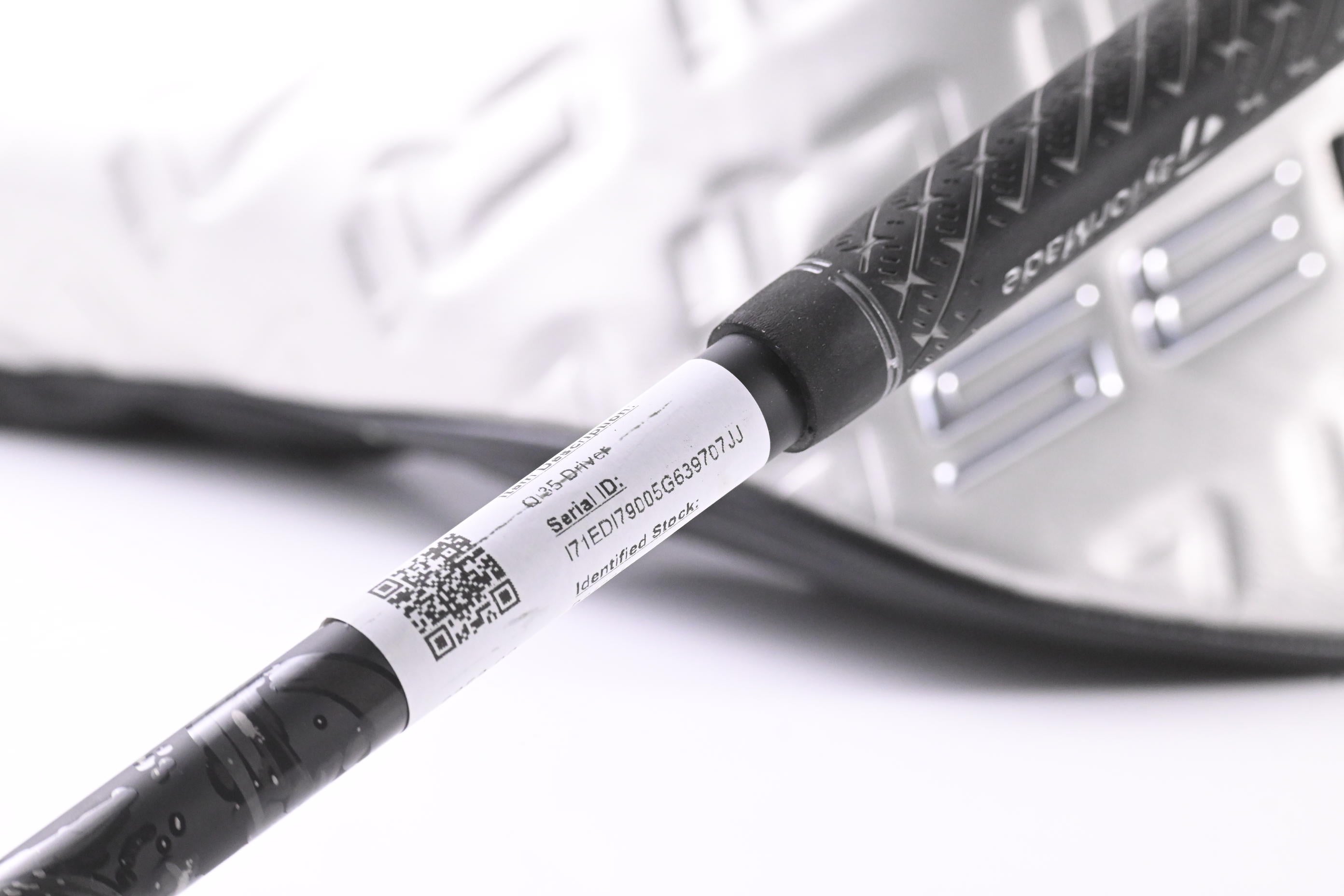 Taylormade Qi35 Driver / 10.5 Degree / Stiff Flex Kai`li Dark Waves White 60