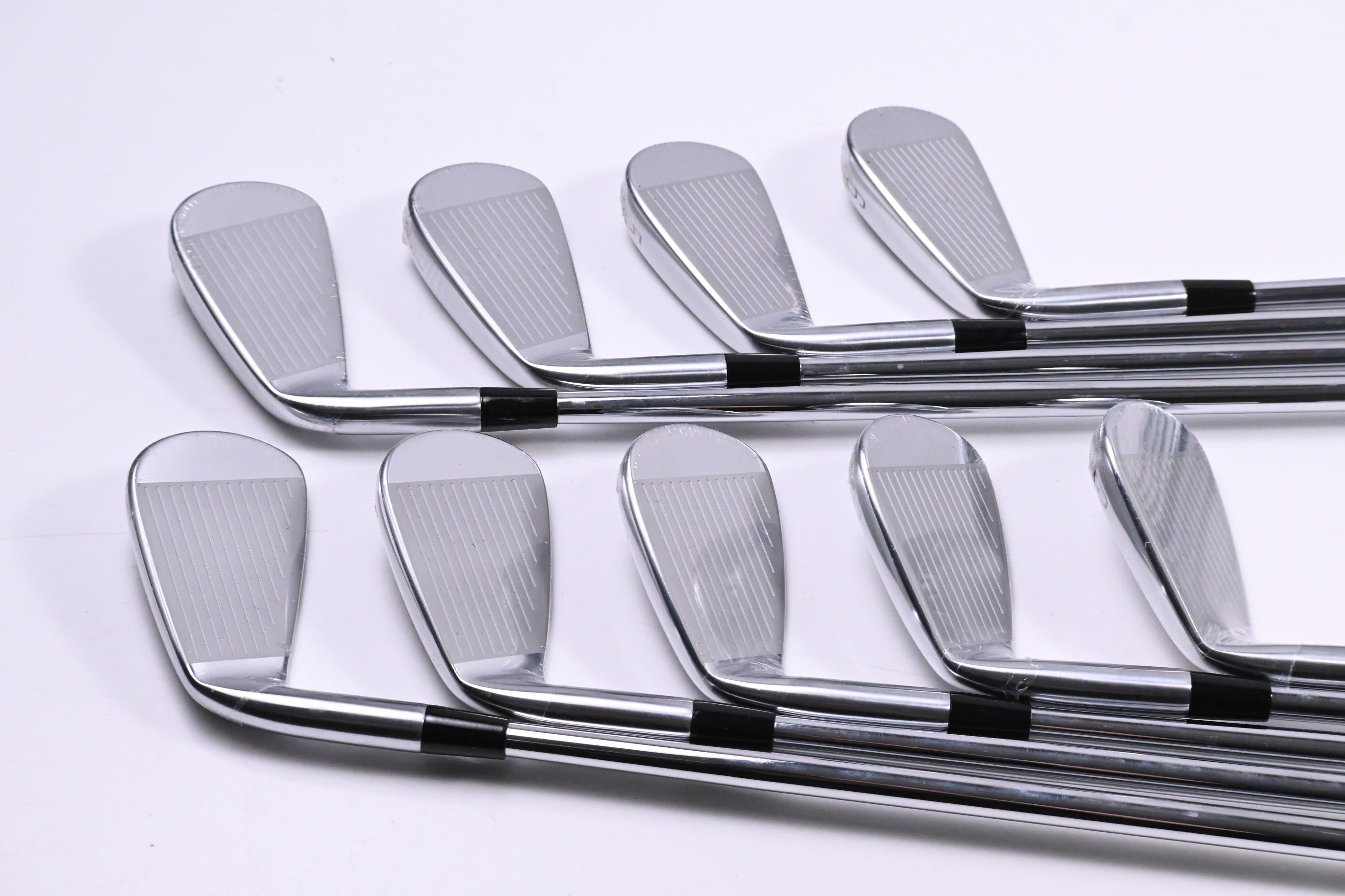 Mizuno Pro 225 Irons / 3-PW+GW / Regular Flex Dynamic Gold 105 R300 Shafts