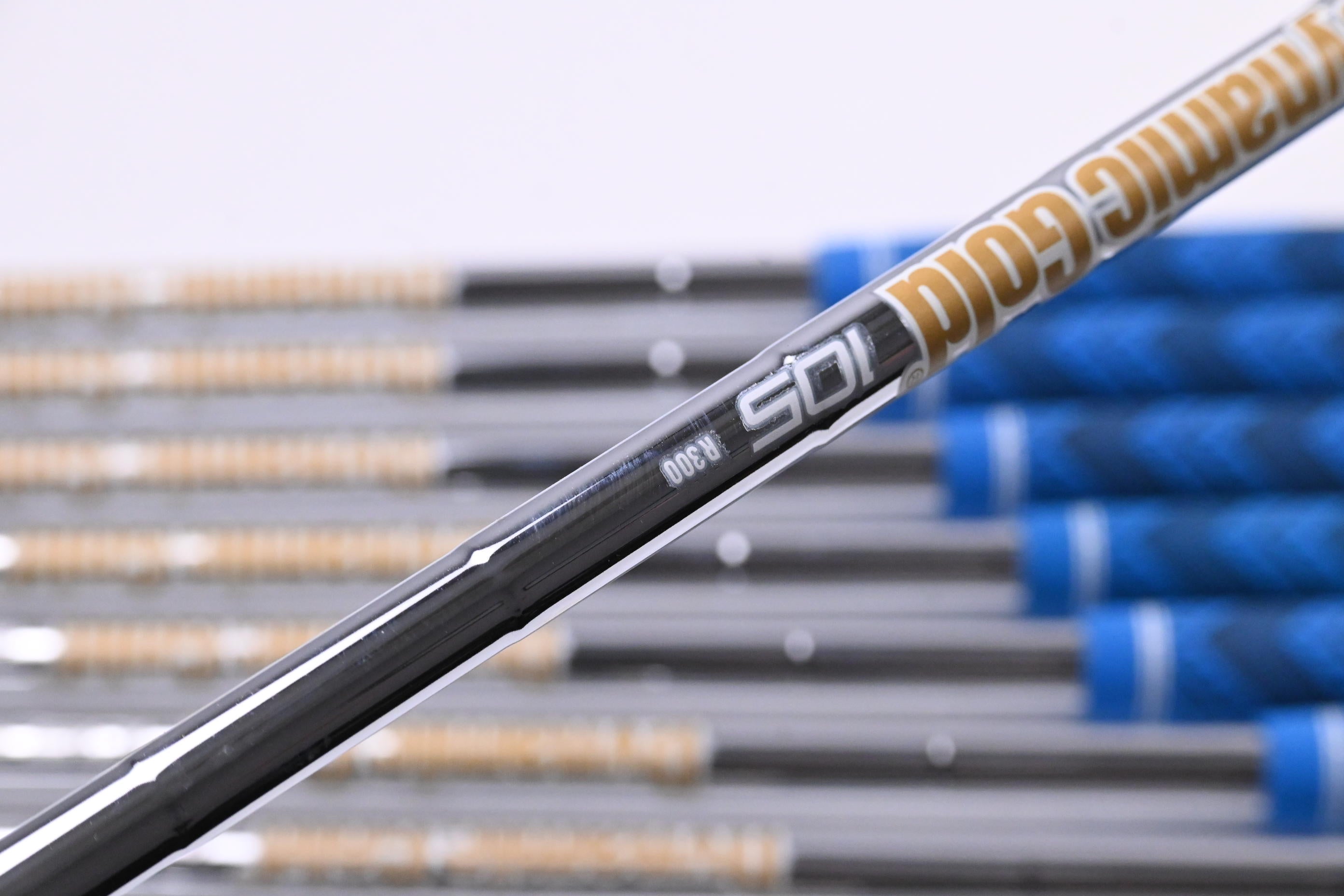 Mizuno Pro 225 Irons / 3-PW+GW / Regular Flex Dynamic Gold 105 R300 Shafts