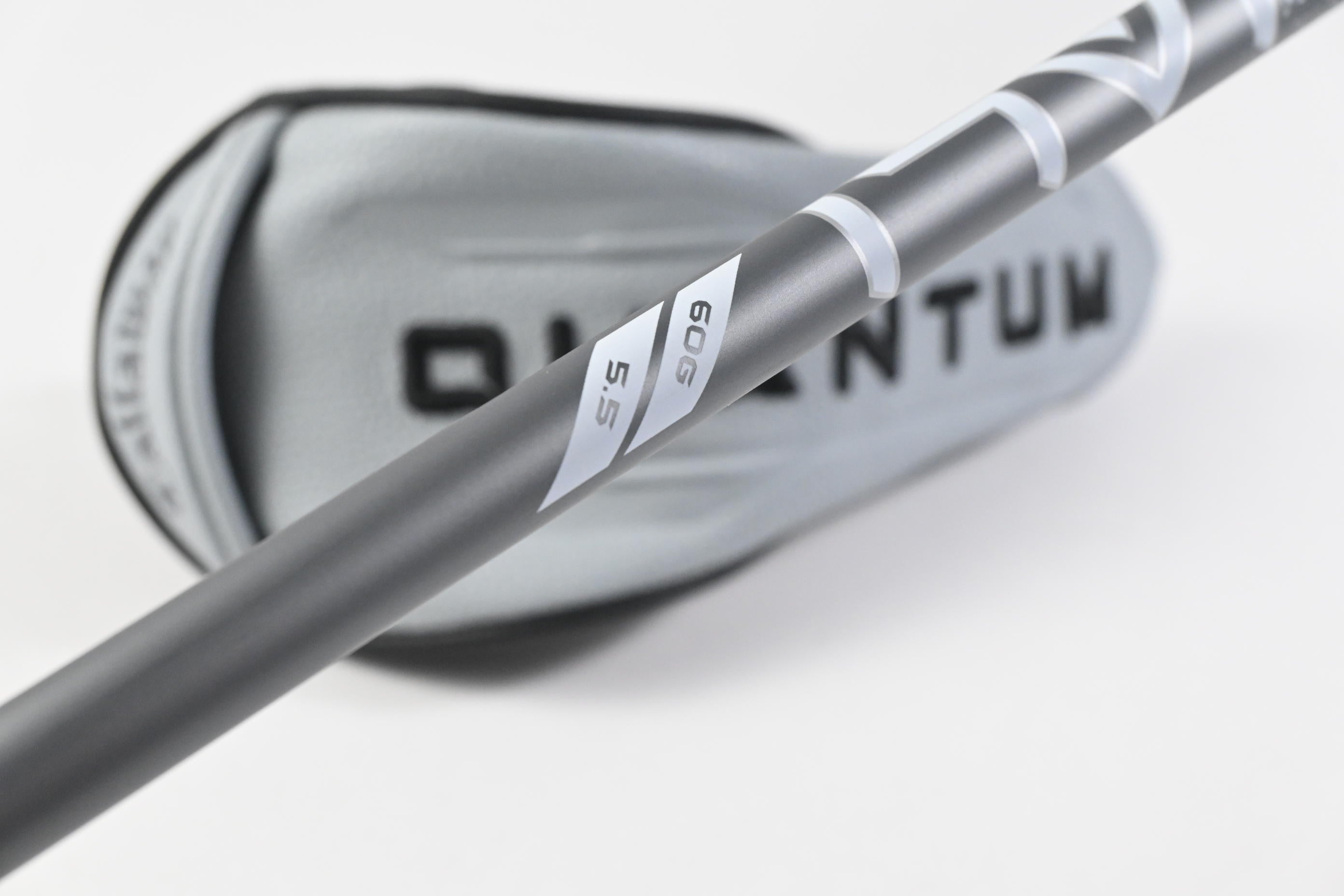 Callaway Quantum Max #4 Hybrid / 21 Degree / Regular Flex Denali Frost Silver 60