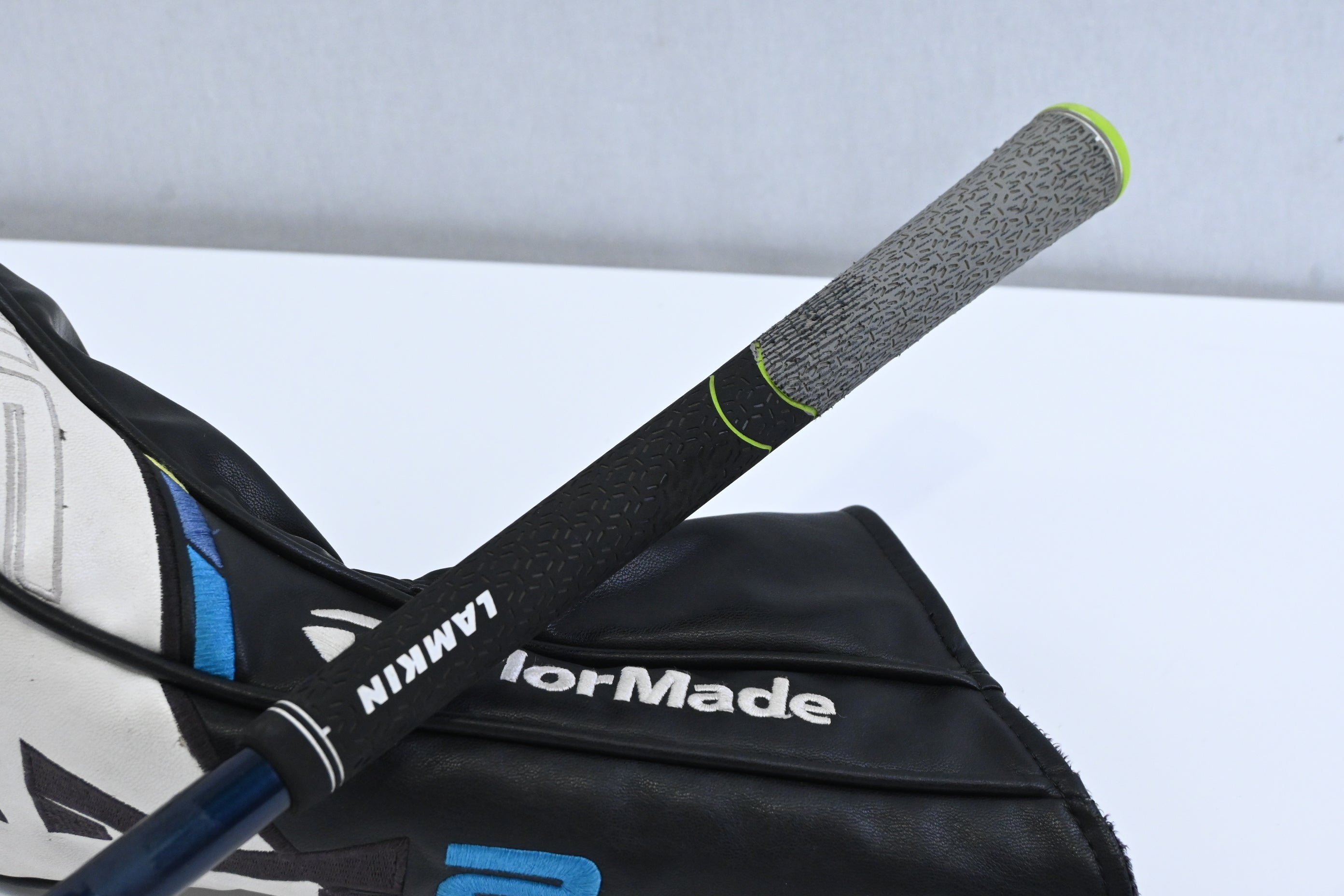 Taylormade SIM2 Driver / 9 Degree / Stiff Flex Fujikura Ventus Blue 5 Shaft
