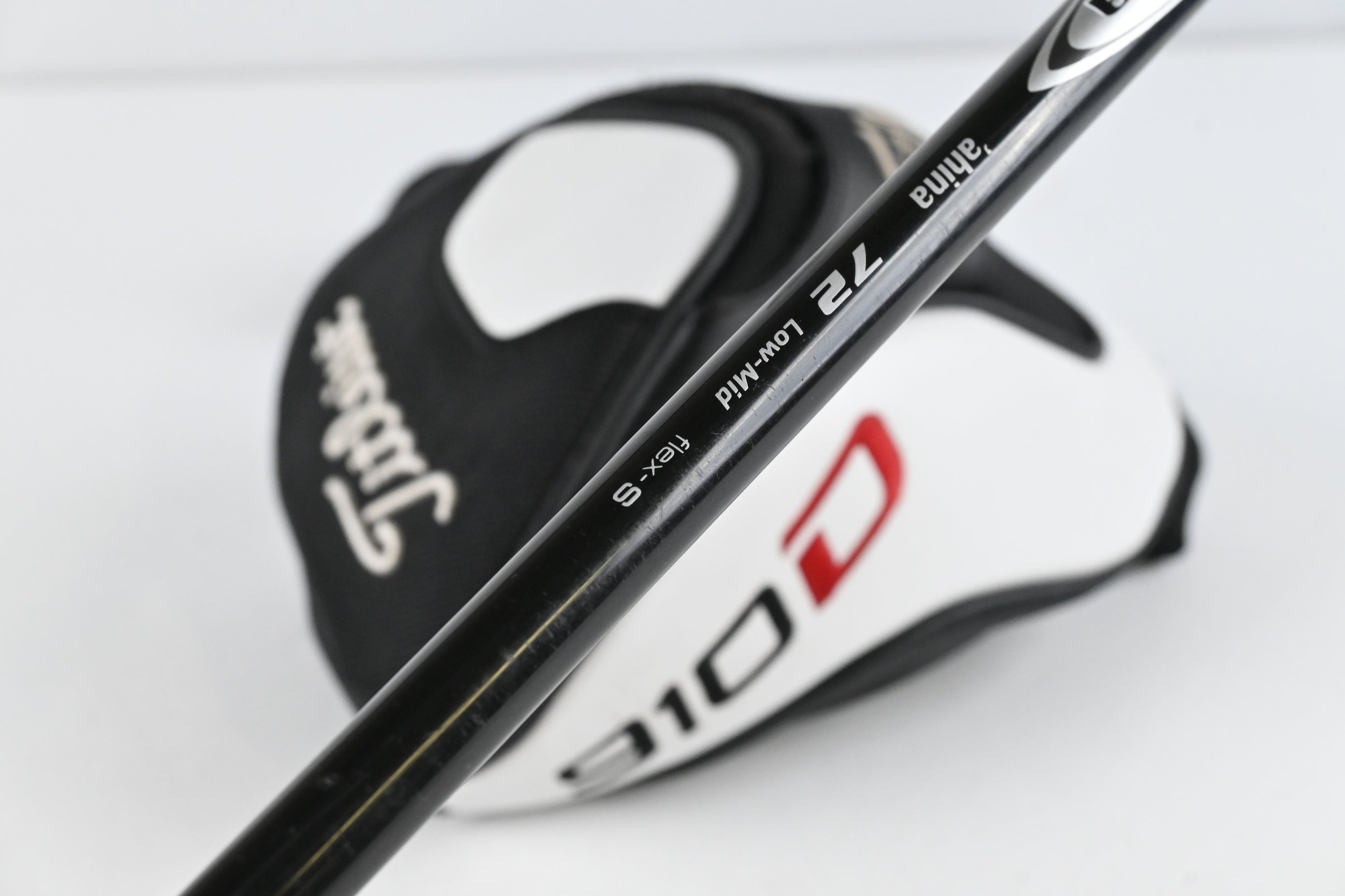 Titleist 910 D2 Driver / 9.5 Degree / Stiff Flex Diamana 'ahina 72 Shaft