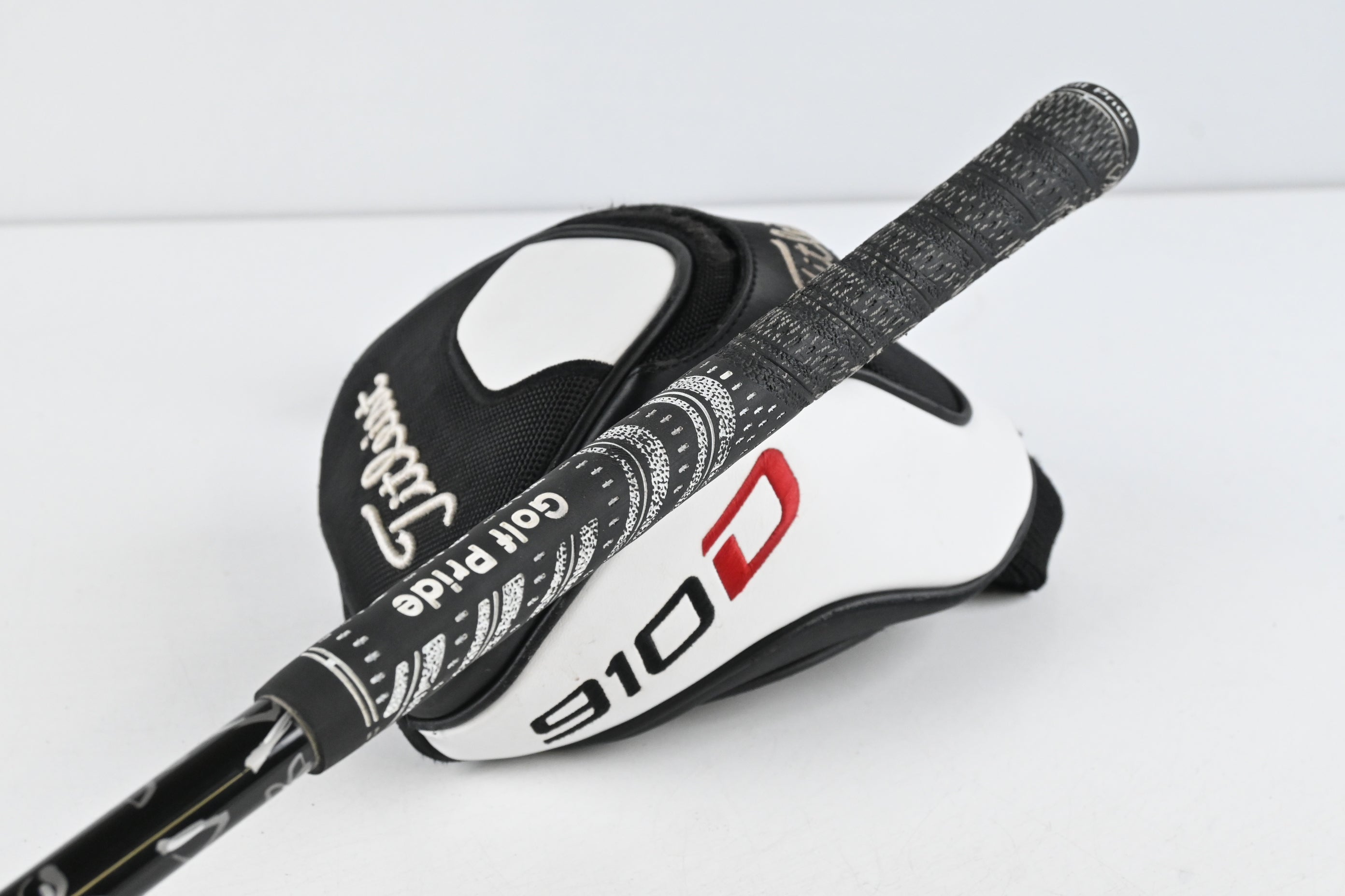 Titleist 910 D2 Driver / 9.5 Degree / Stiff Flex Diamana 'ahina 72 Shaft