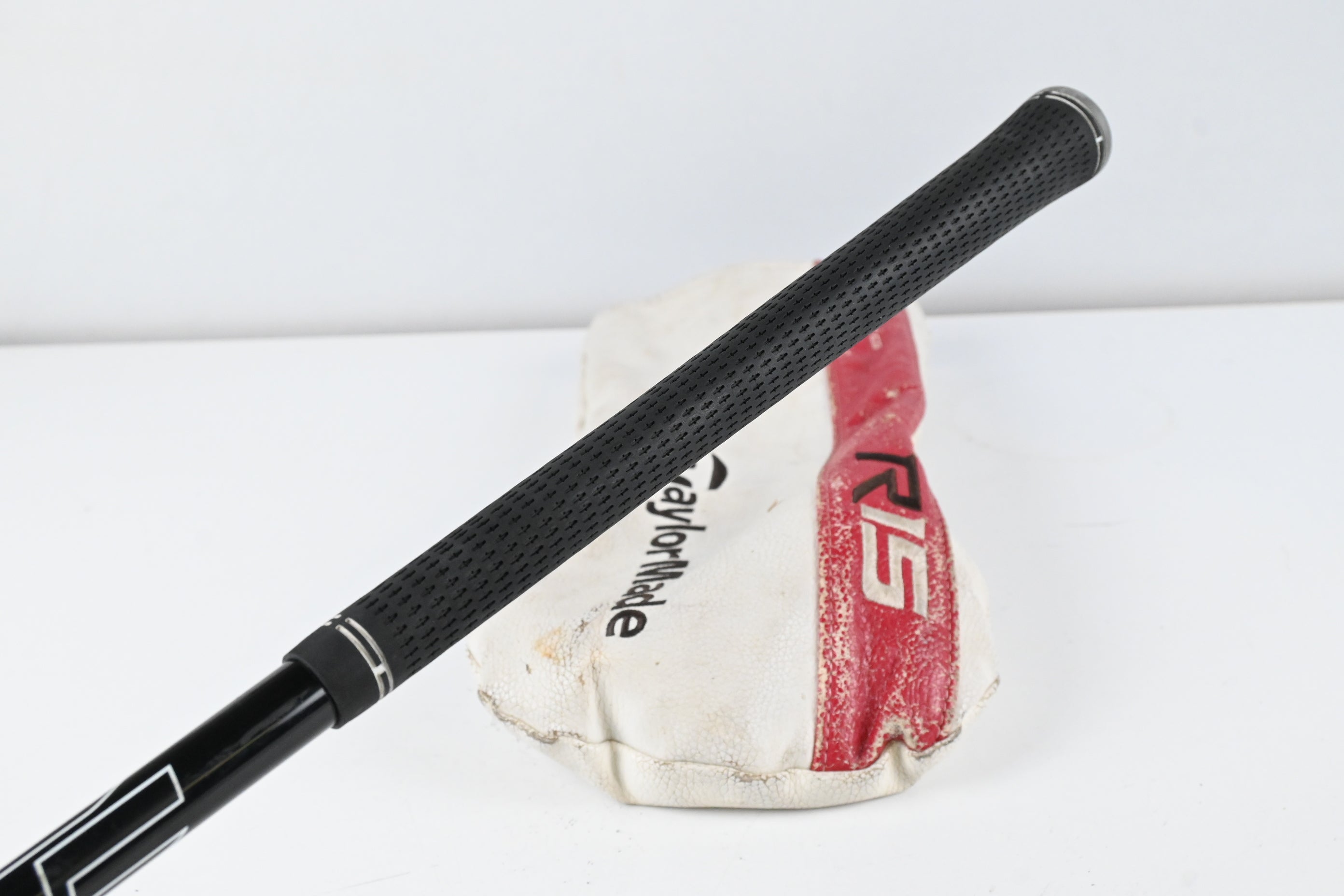Left Hand Taylormade R15 Driver / 9.5 Degree / Regular Flex Fujikura Pro 50
