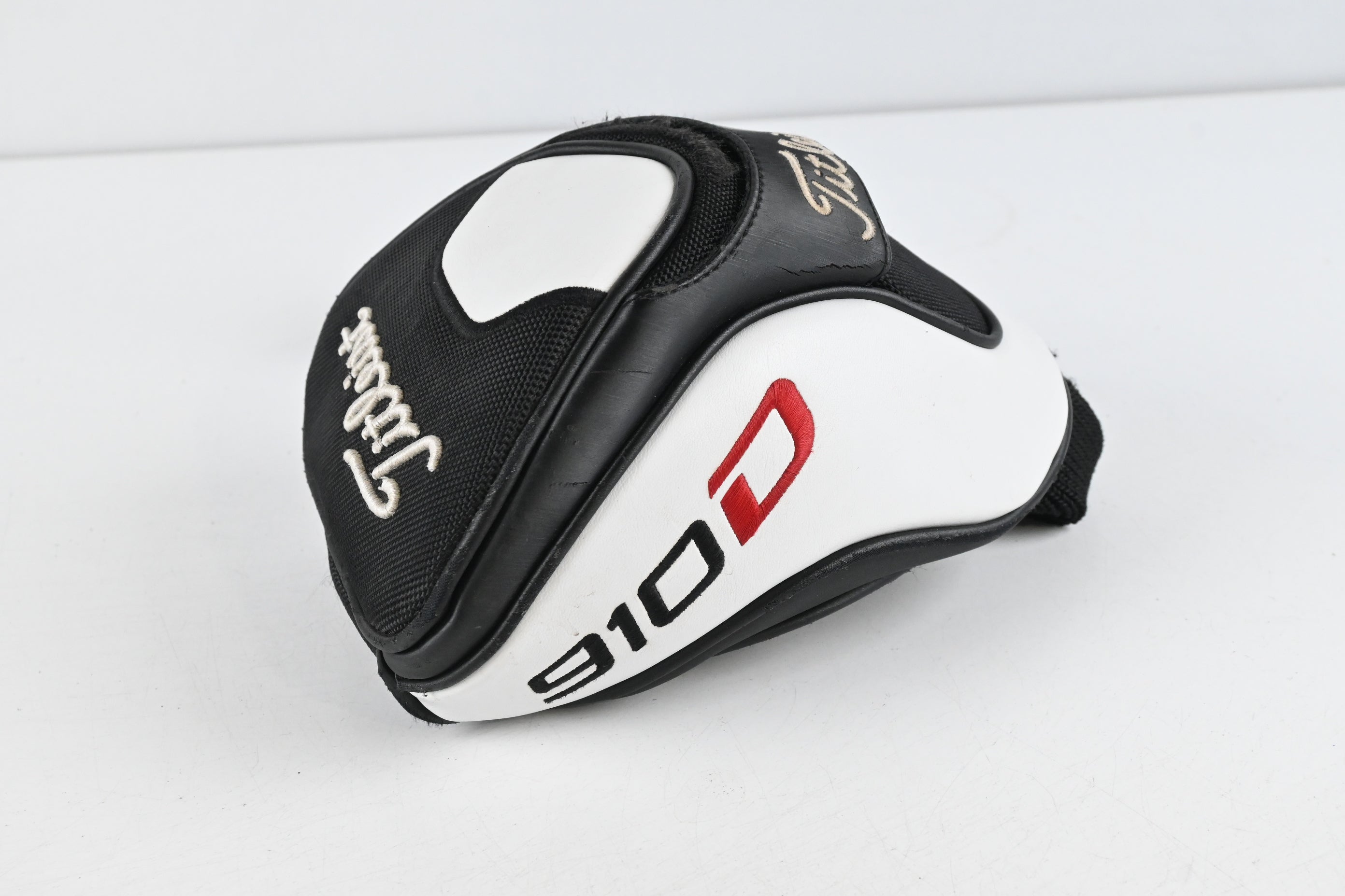 Titleist 910 D2 Driver / 9.5 Degree / Stiff Flex Diamana 'ahina 72 Shaft