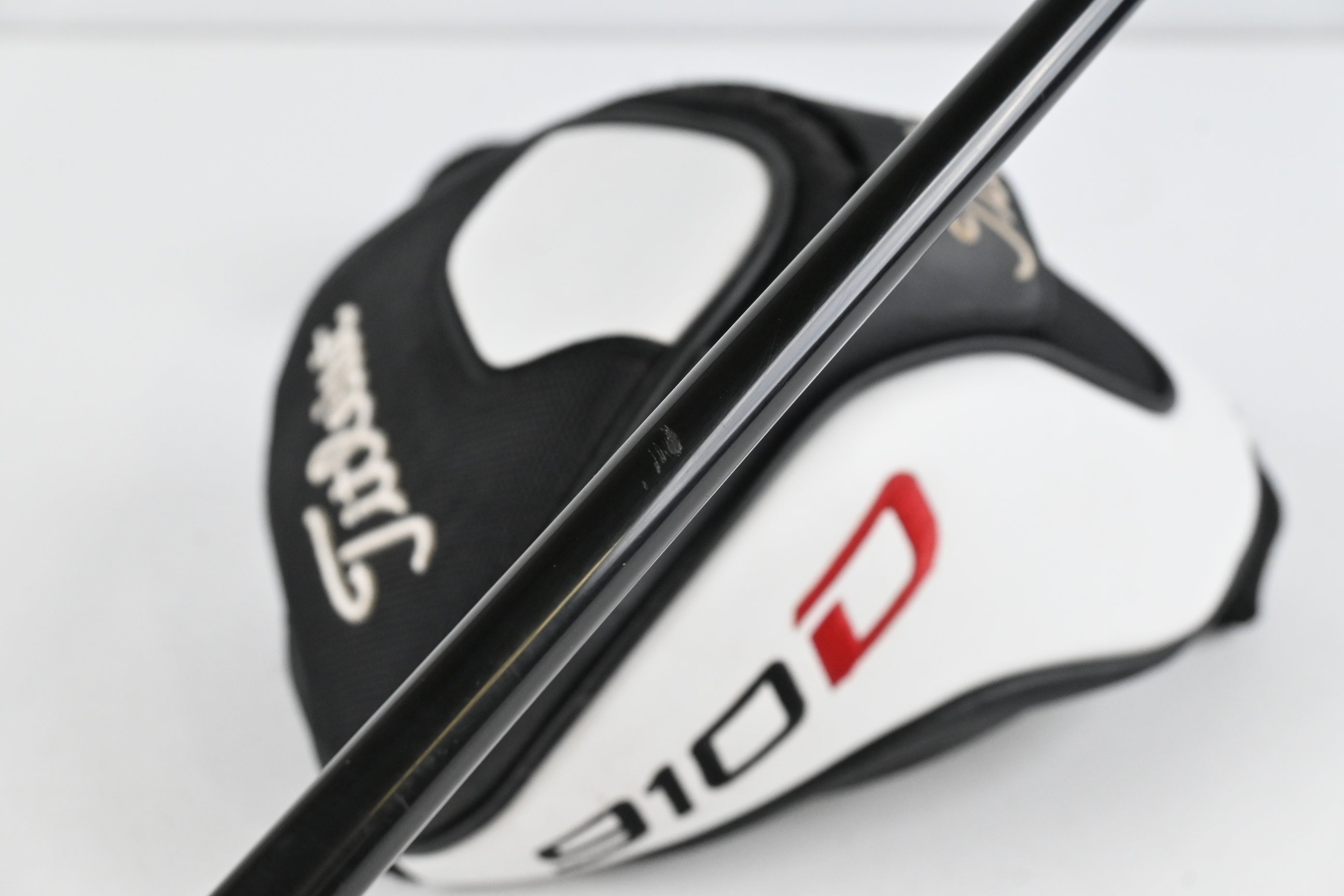 Titleist 910 D2 Driver / 9.5 Degree / Stiff Flex Diamana 'ahina 72 Shaft