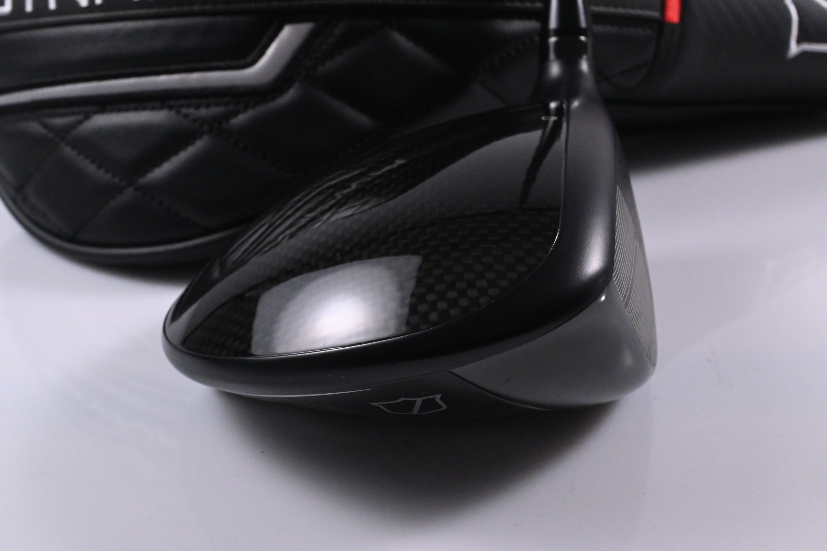 Wilson DYNAPWR 2025 Carbon Driver / 10.5 Degree / Stiff Flex Denali Black 60 Shaft