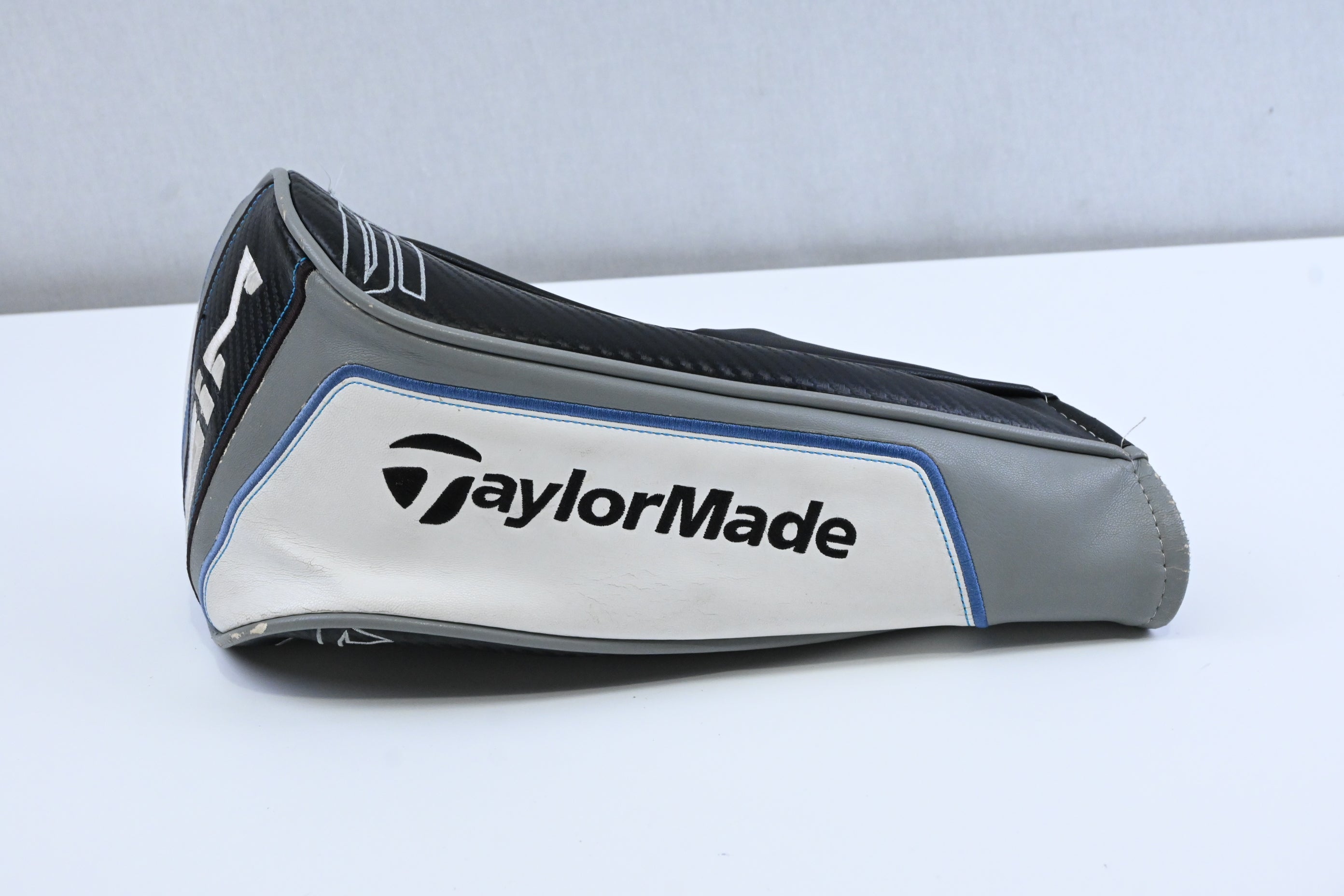 Taylormade SIM Max Driver / 10.5 Degree / Stiff Flex UST ProForce V2 7 Shaft
