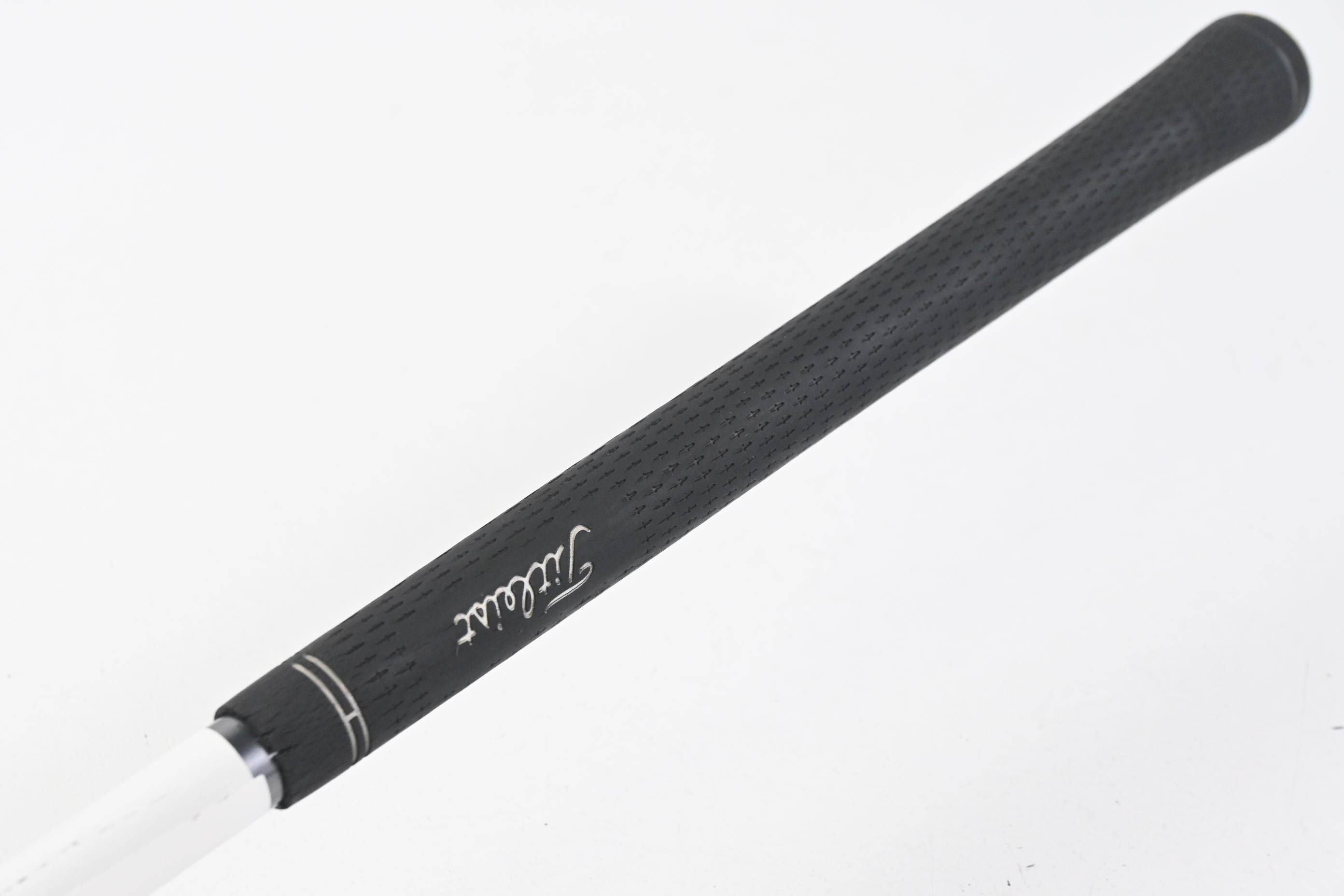Titleist 909H #2 Hybrid / 17 Degree / Stiff Flex Diamana 80 Shaft
