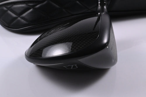 Wilson DYNAPWR 2025 Carbon Driver / 10.5 Degree / X-Flex HZRDUS Black Gen 5 60