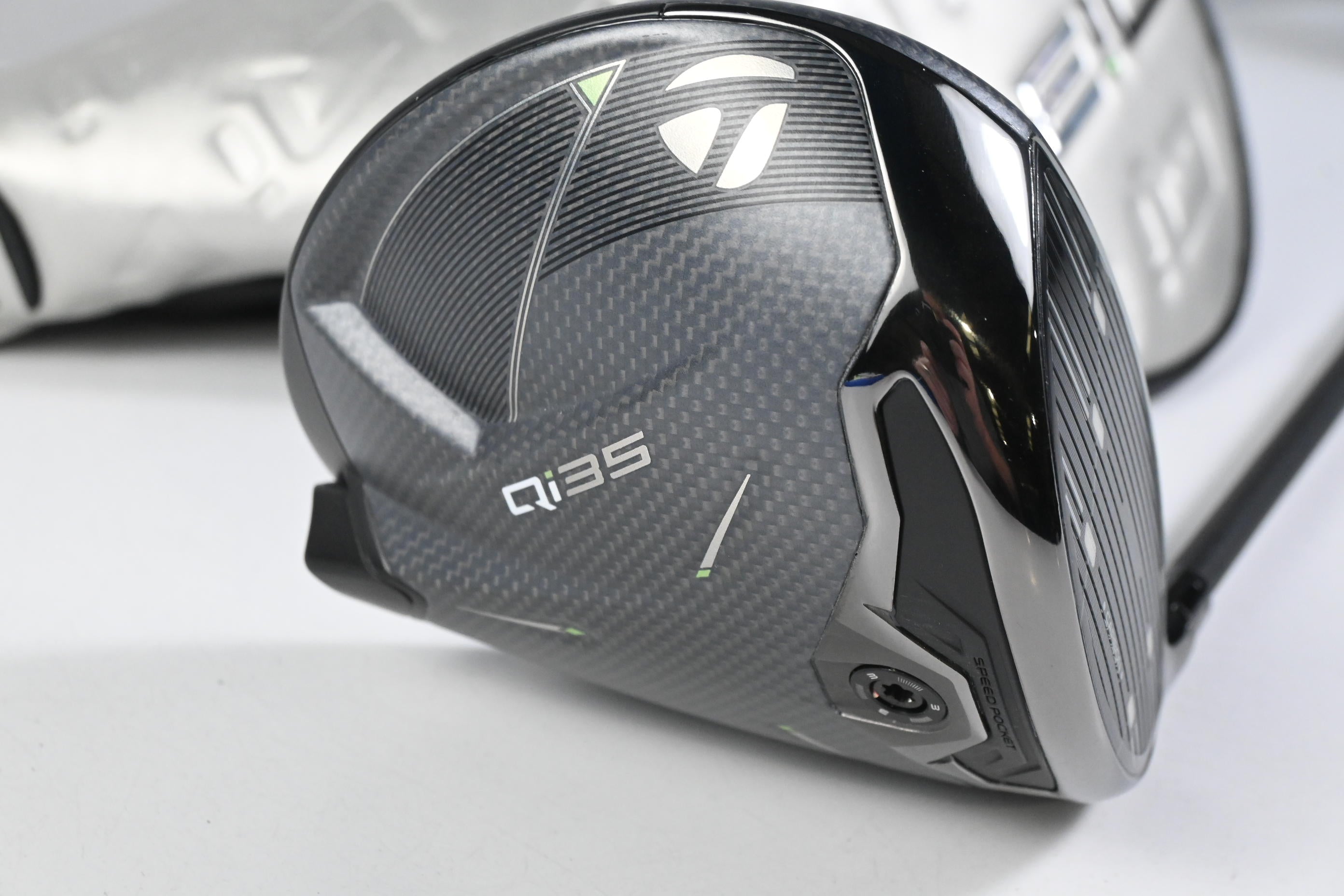 Taylormade Qi35 Driver / 9 Degree / Regular Flex Vanquish 5 Shaft